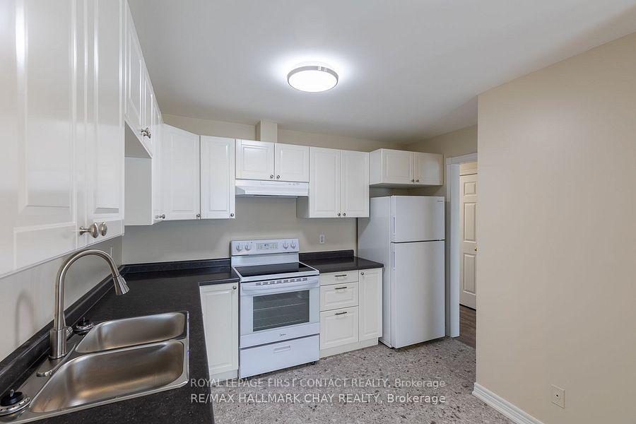 Photo 8 of Unit UPPER, 66 Downing Crescent, Barrie, Holly — HOMEH