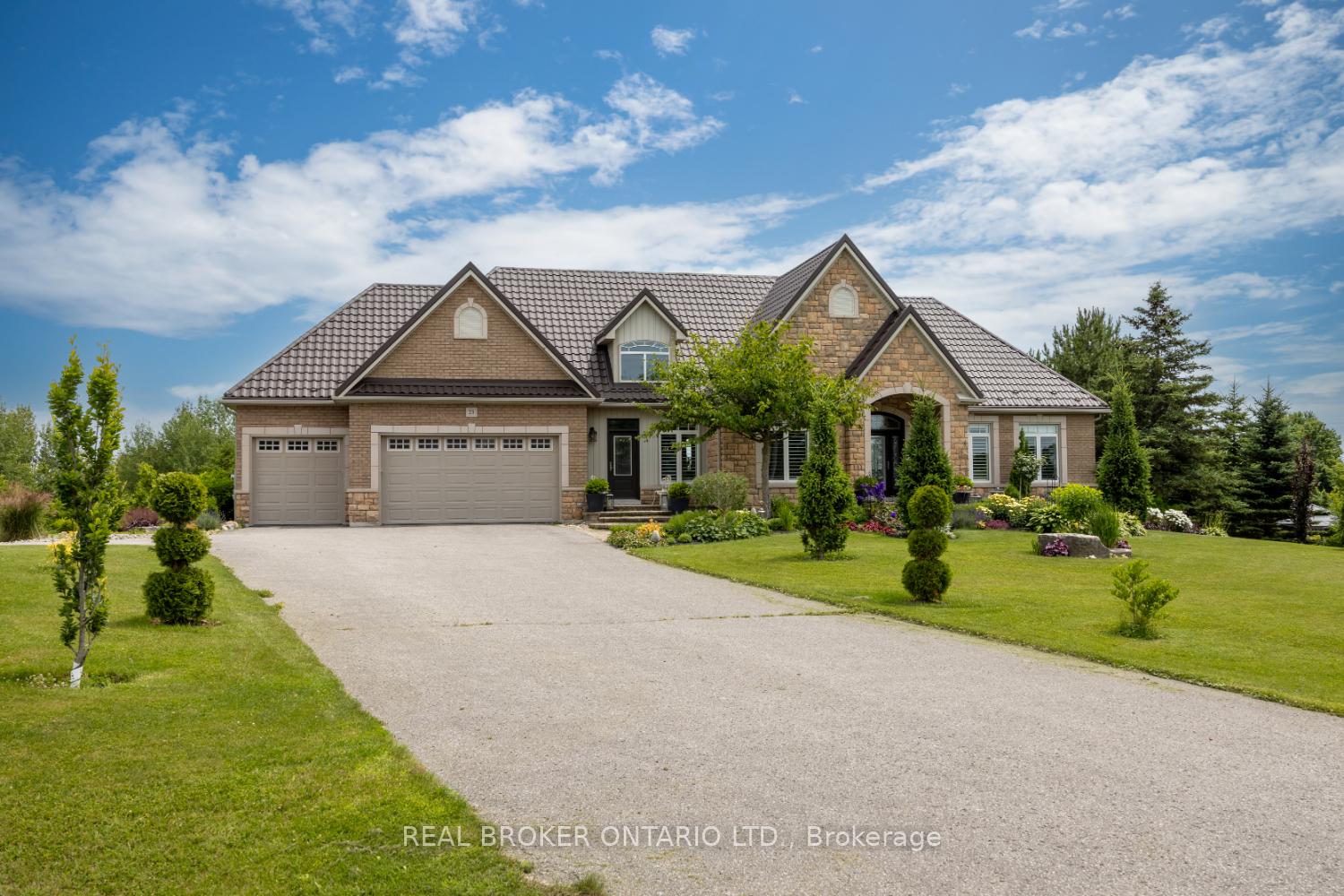 Photo 2 of 23 Venton Court, Clarington, Rural Clarington — HOMEH