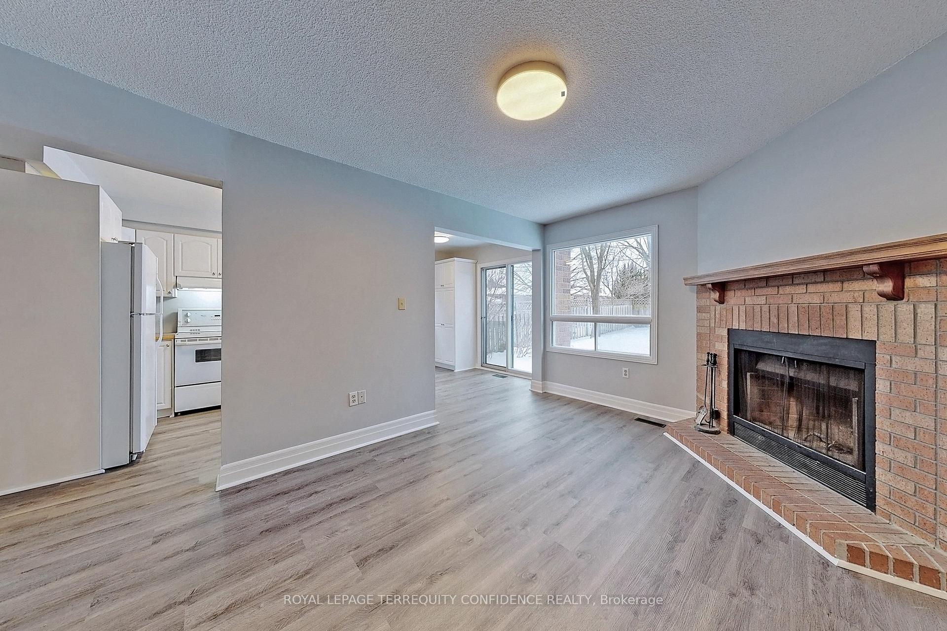 Photo 2 of 10 Weatherup Crescent, Barrie, West Bayfield — HOMEH