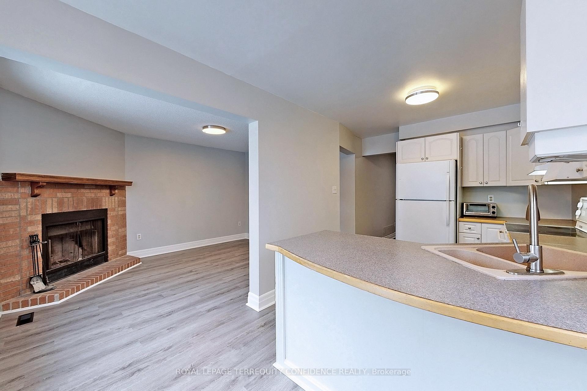 Photo 3 of 10 Weatherup Crescent, Barrie, West Bayfield — HOMEH