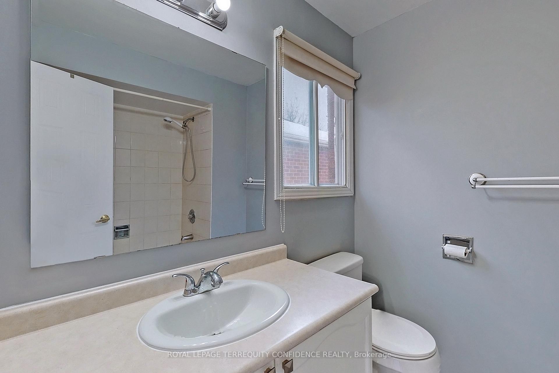 Photo 12 of 10 Weatherup Crescent, Barrie, West Bayfield — HOMEH