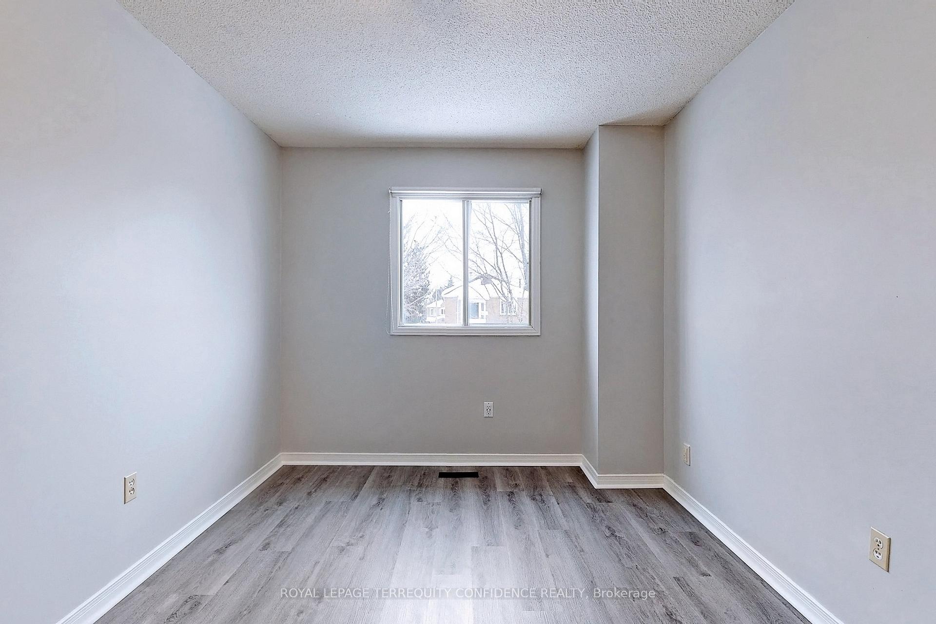 Photo 13 of 10 Weatherup Crescent, Barrie, West Bayfield — HOMEH
