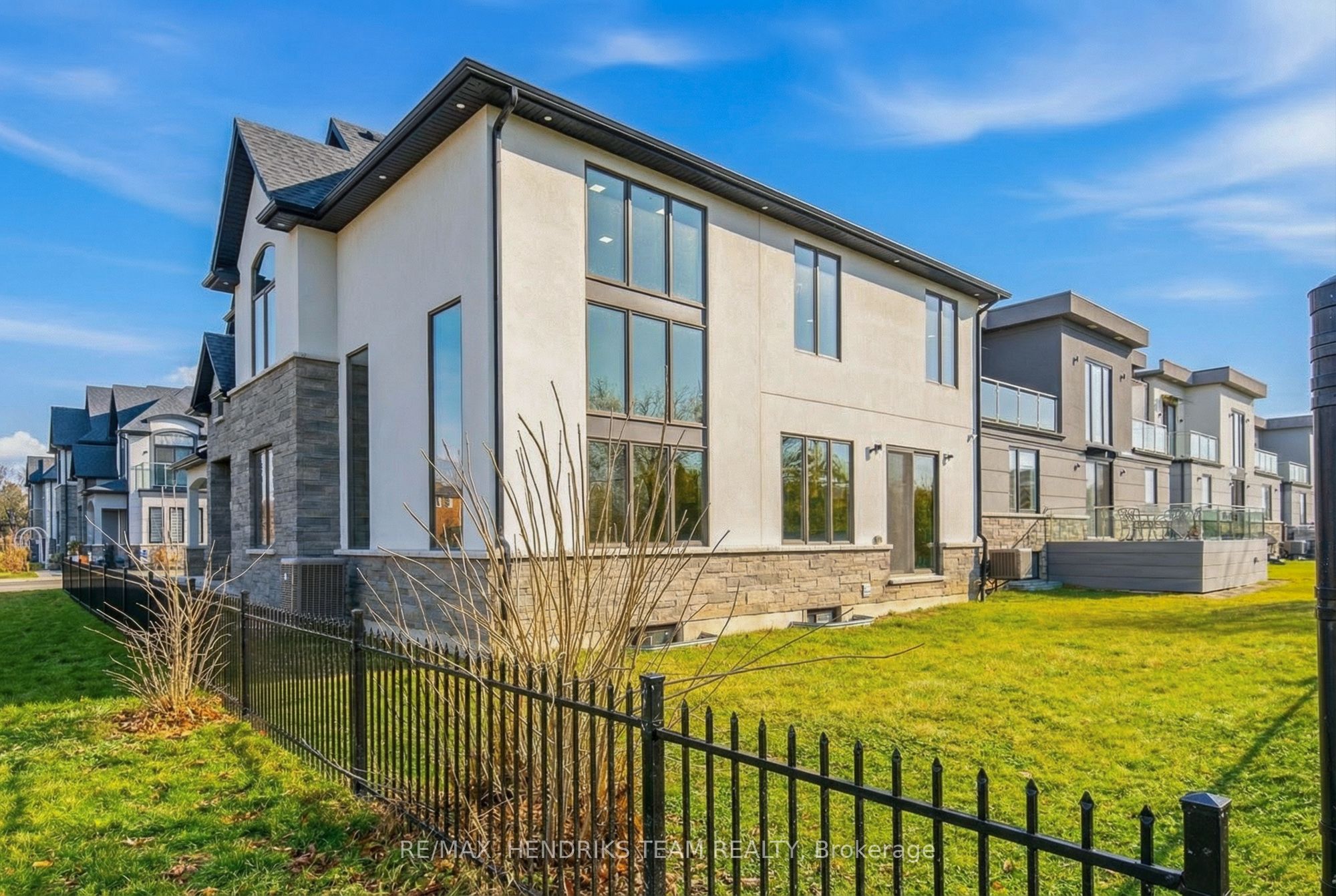 Photo 46 of 39 Sunrow Gate, Hamilton, Lakeshore — HOMEH