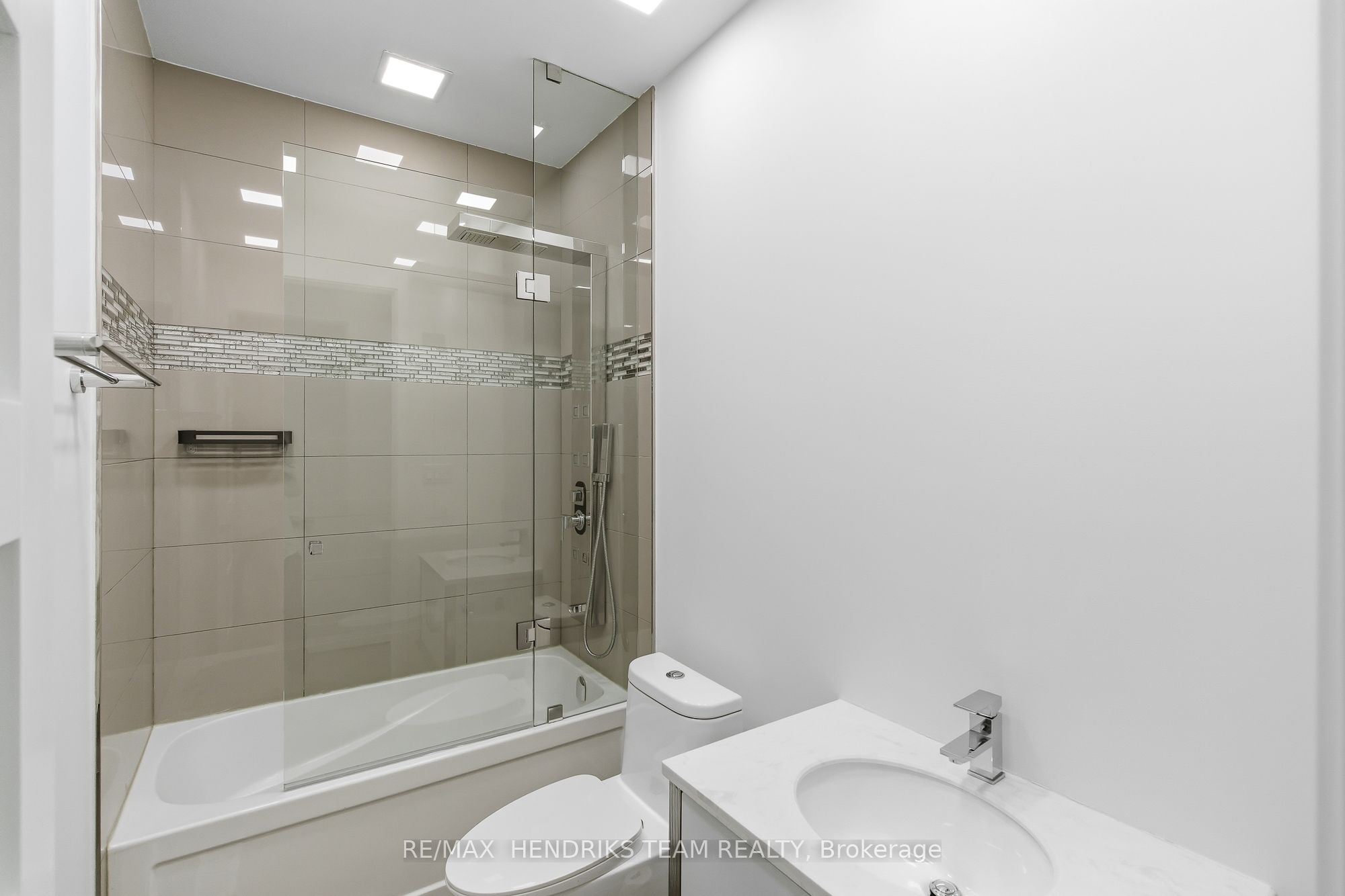 Photo 71 of 39 Sunrow Gate, Hamilton, Lakeshore — HOMEH