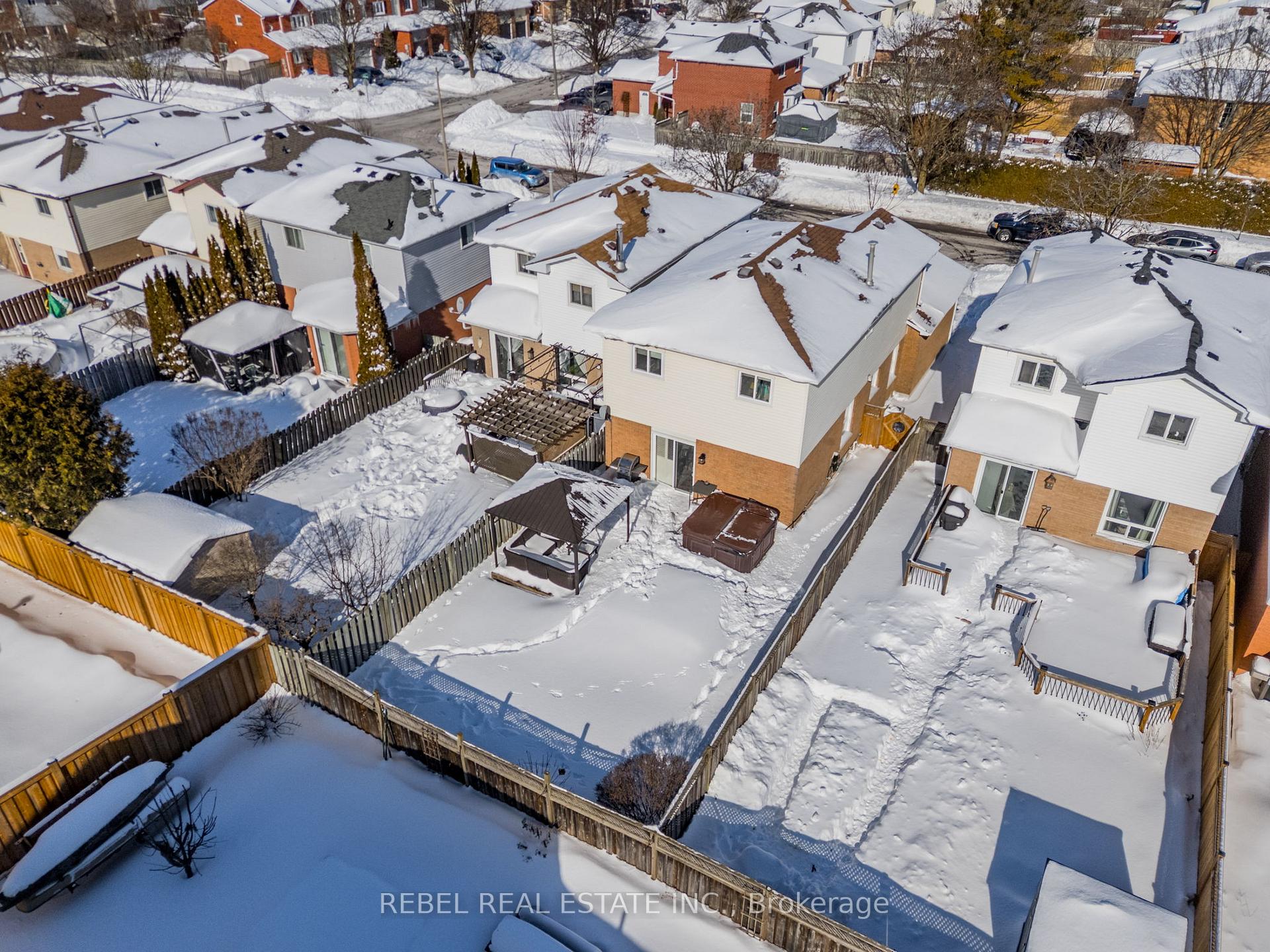 Photo 47 of 63 Moyse Drive, Clarington, Courtice — HOMEH