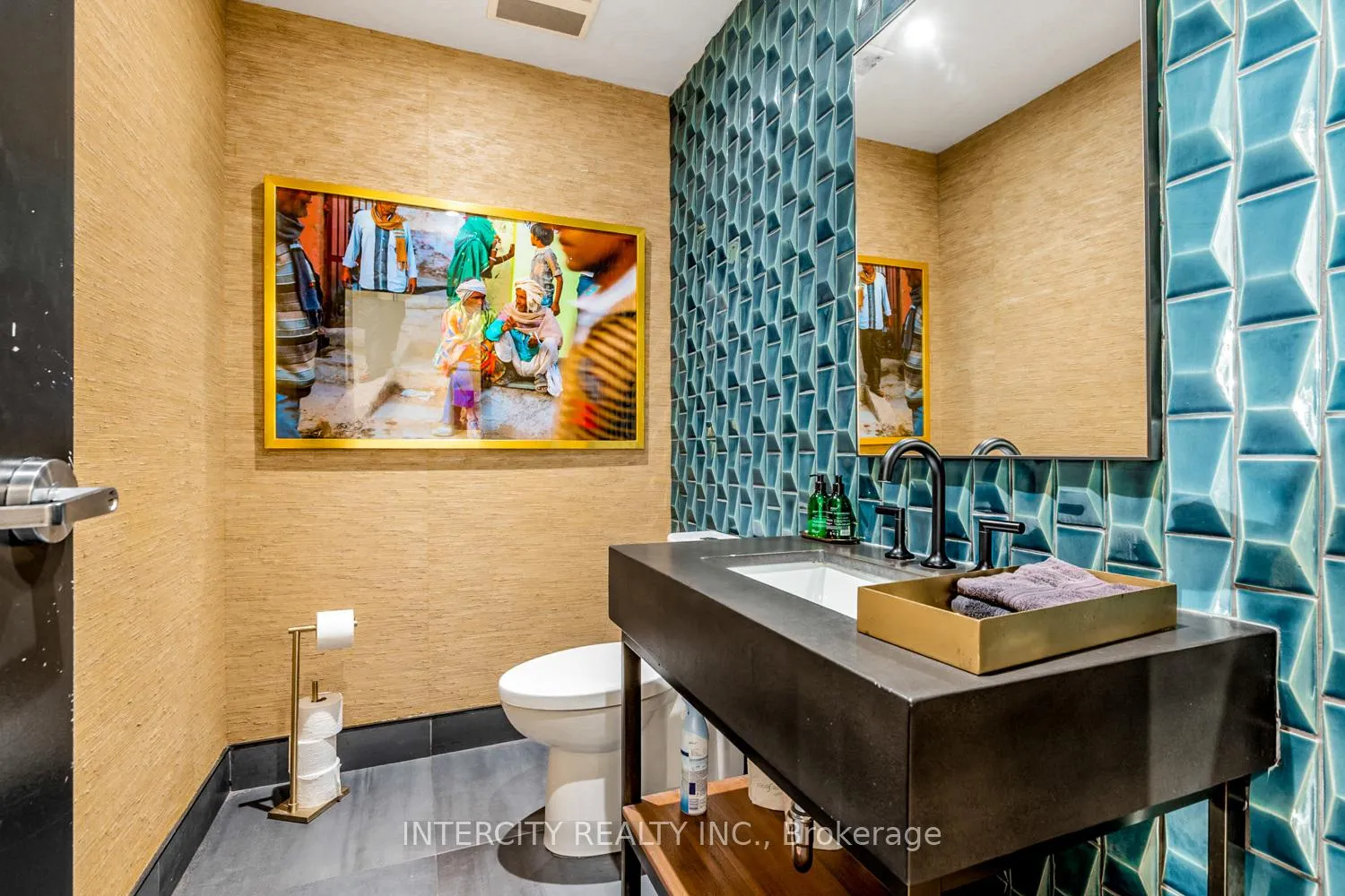Photo 13 of 4 Edmonton Dr, North York, Pleasant View — HOMEH