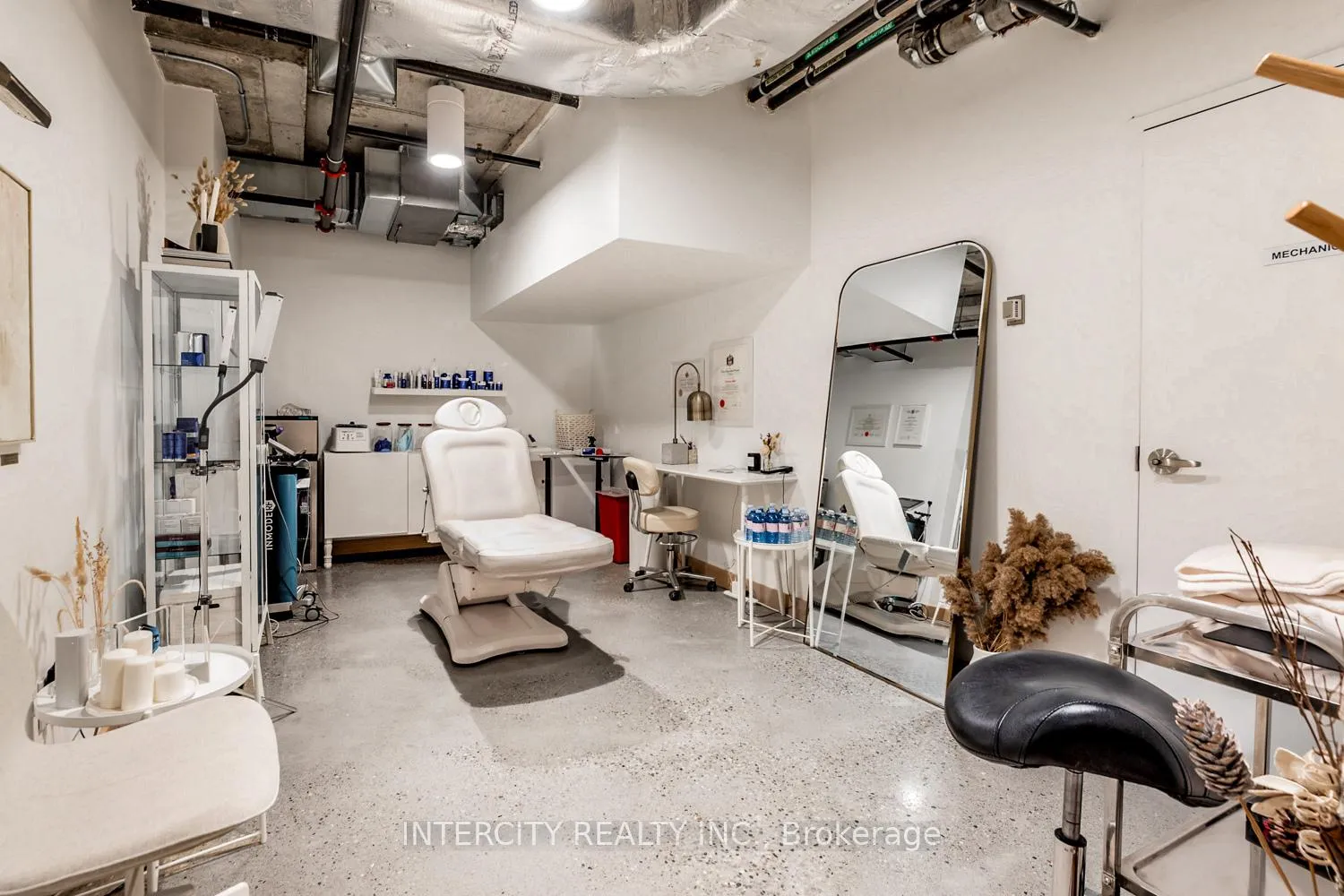 Photo 22 of 4 Edmonton Dr, North York, Pleasant View — HOMEH