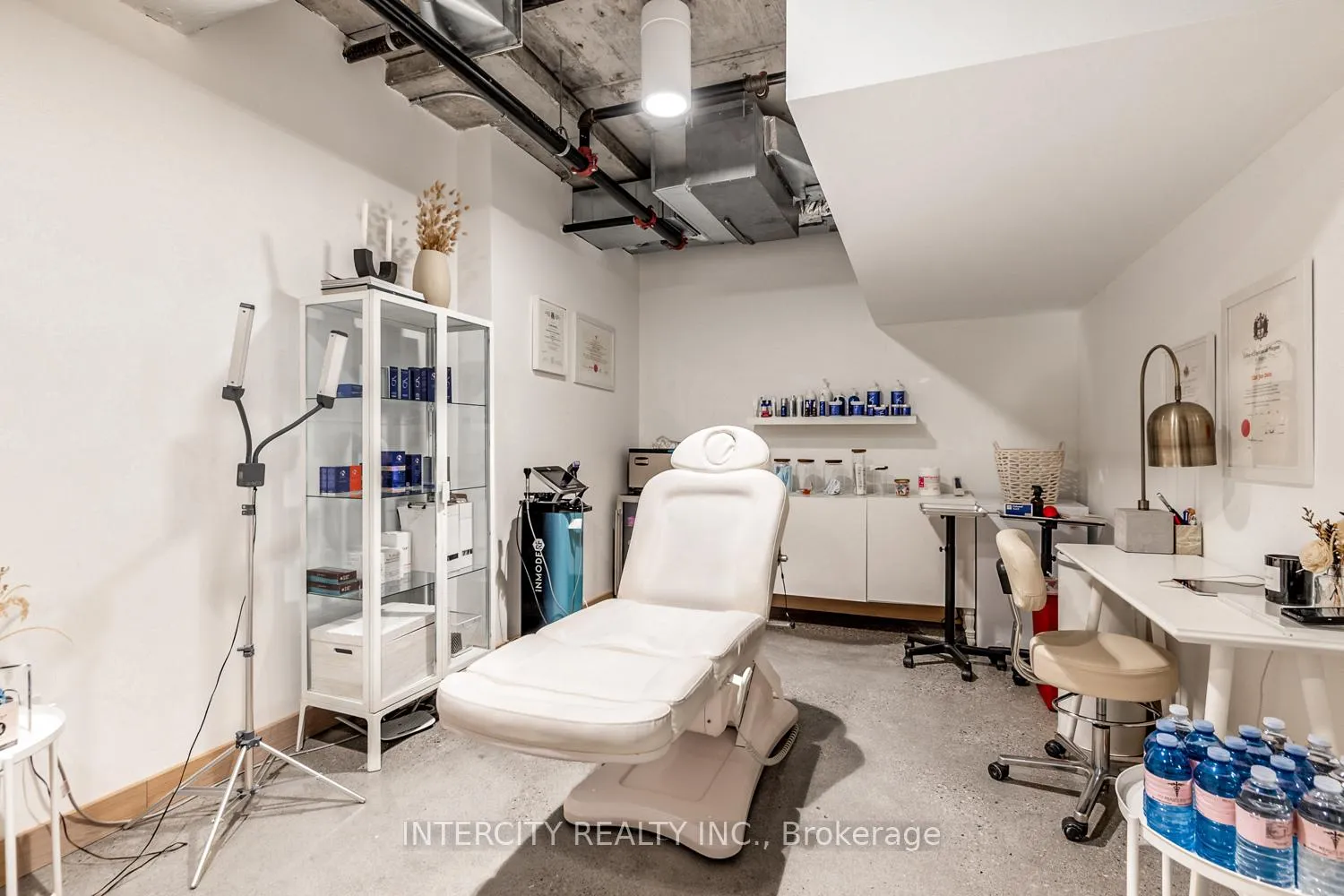 Photo 23 of 4 Edmonton Dr, North York, Pleasant View — HOMEH