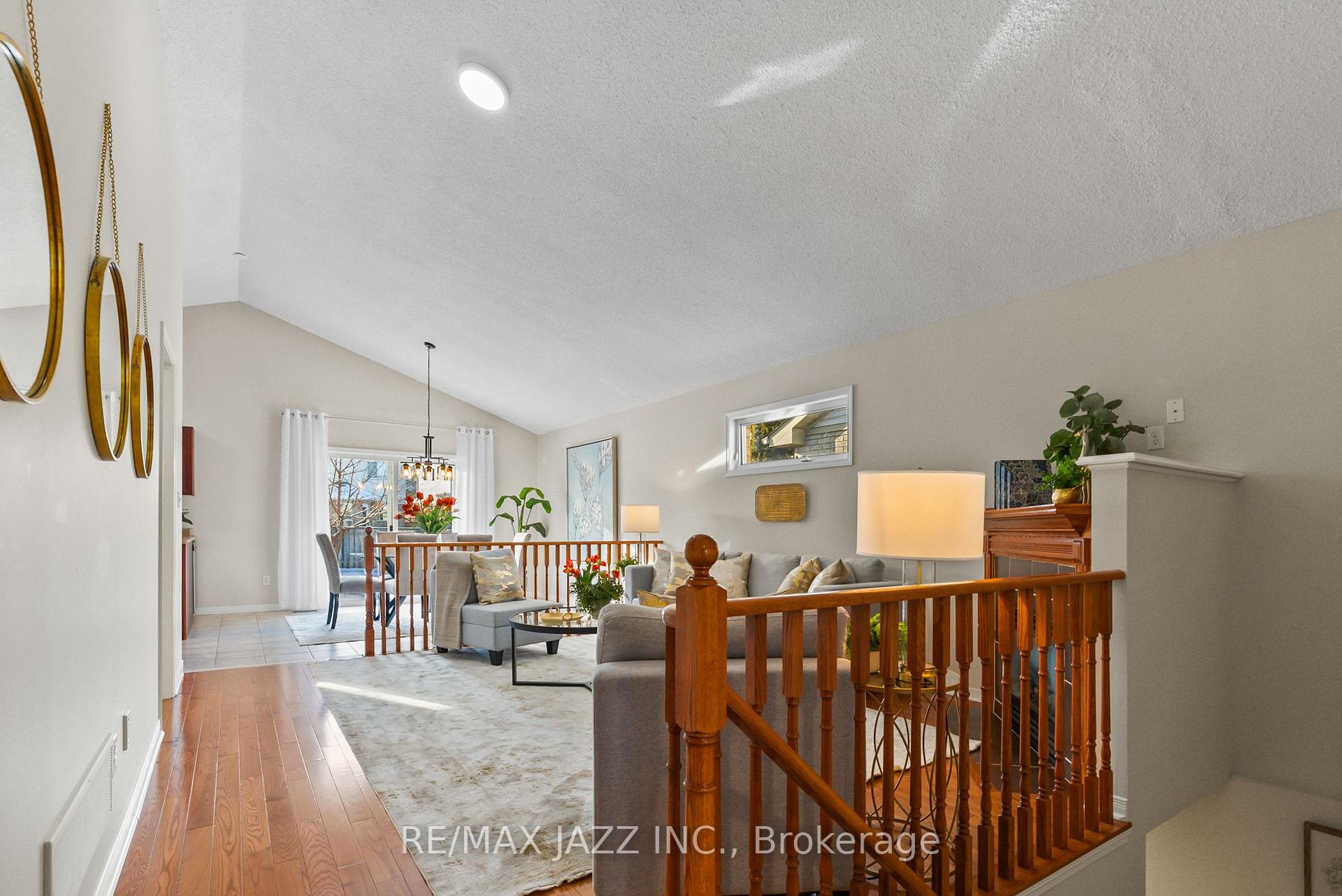 Photo 3 of 94 Bradshaw Street, Clarington, Bowmanville — HOMEH
