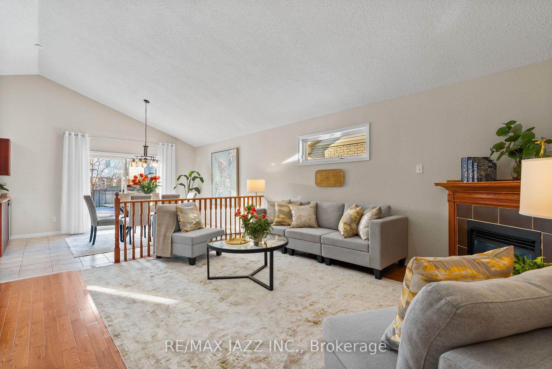 Photo 4 of 94 Bradshaw Street, Clarington, Bowmanville — HOMEH
