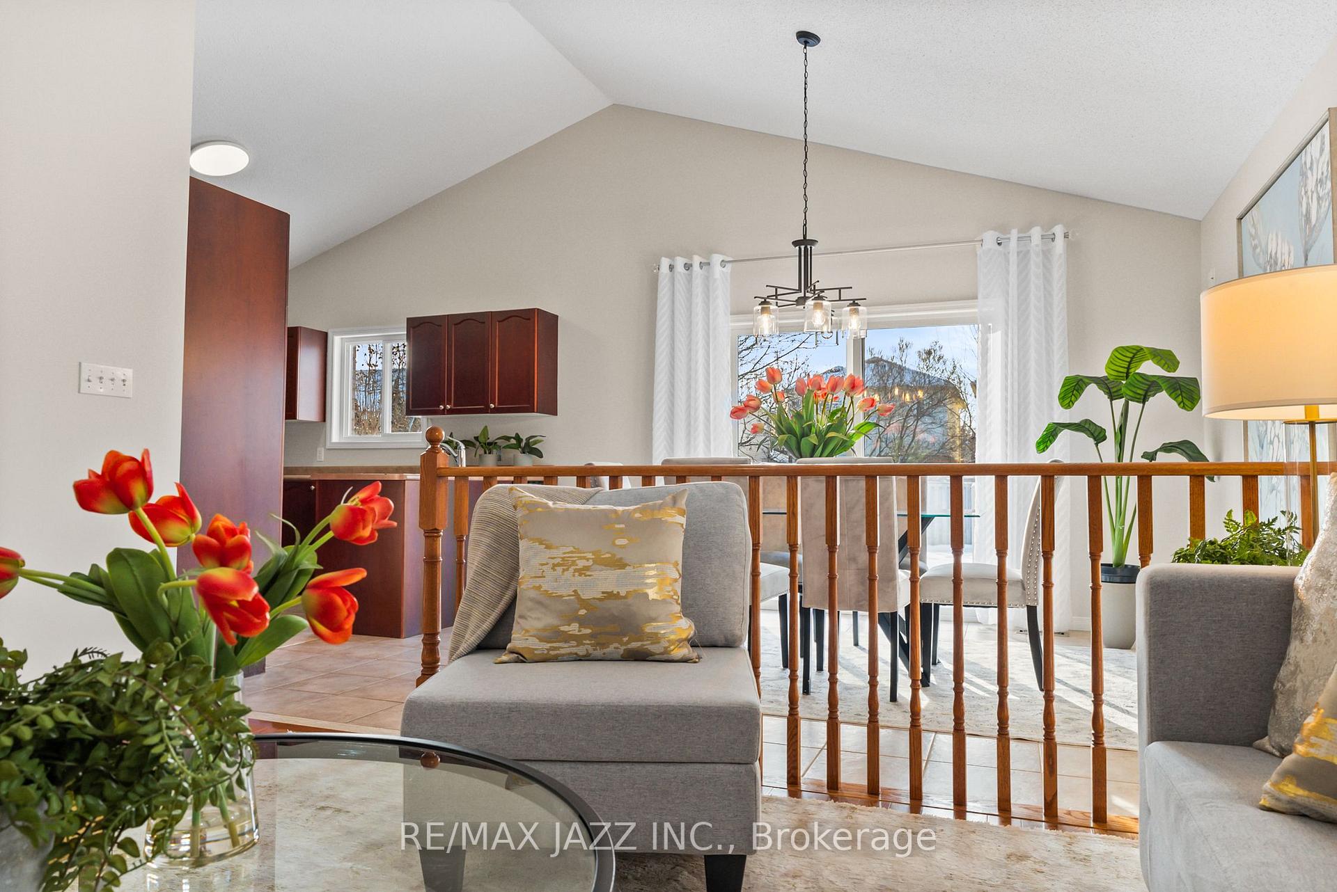 Photo 6 of 94 Bradshaw Street, Clarington, Bowmanville — HOMEH