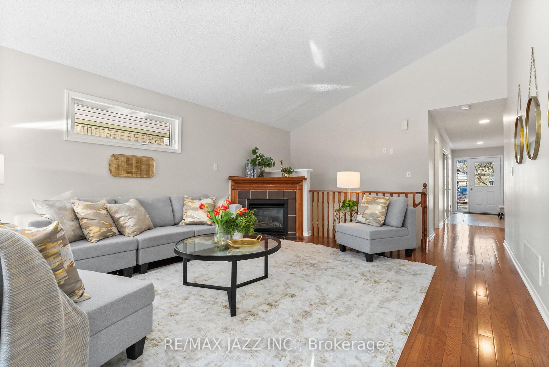 Photo 8 of 94 Bradshaw Street, Clarington, Bowmanville — HOMEH