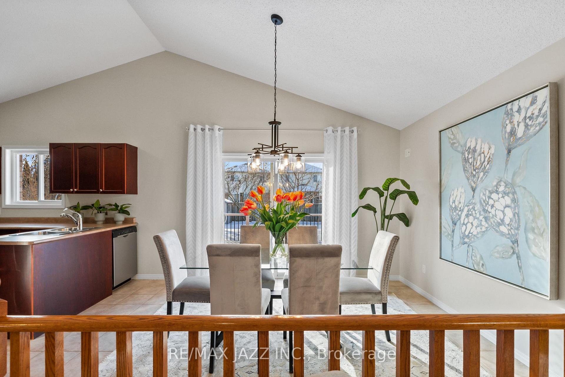 Photo 10 of 94 Bradshaw Street, Clarington, Bowmanville — HOMEH