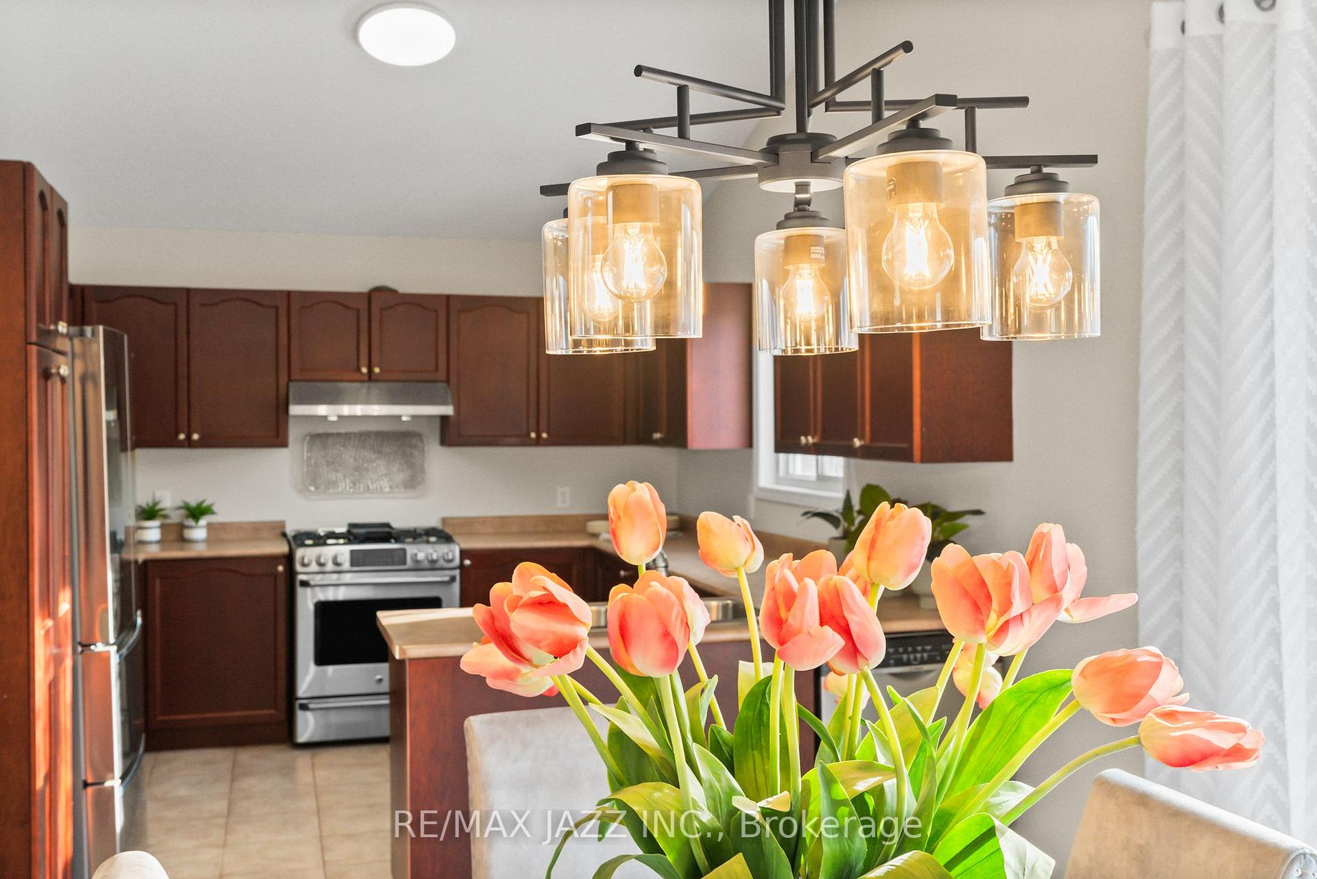 Photo 12 of 94 Bradshaw Street, Clarington, Bowmanville — HOMEH