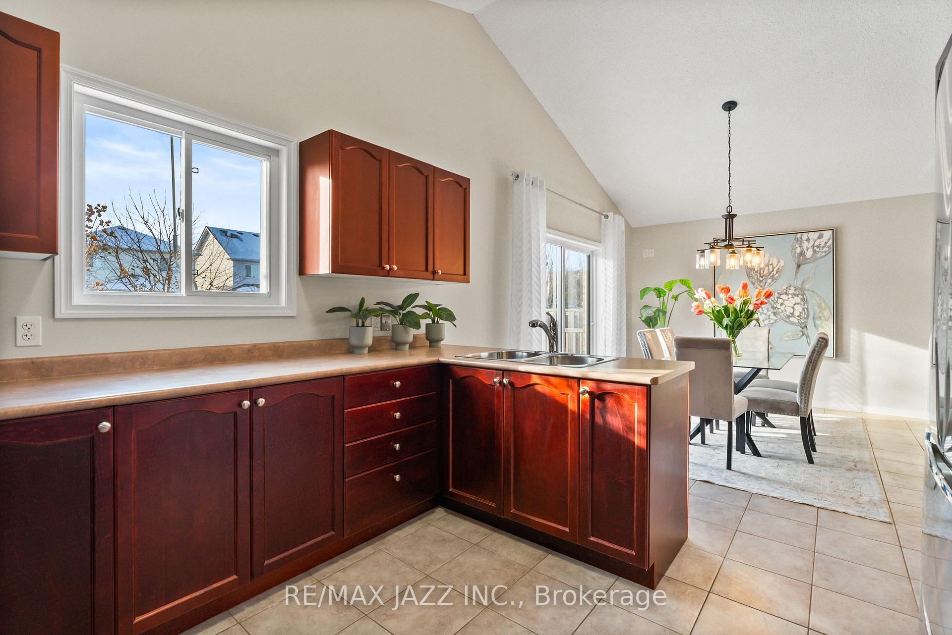 Photo 14 of 94 Bradshaw Street, Clarington, Bowmanville — HOMEH