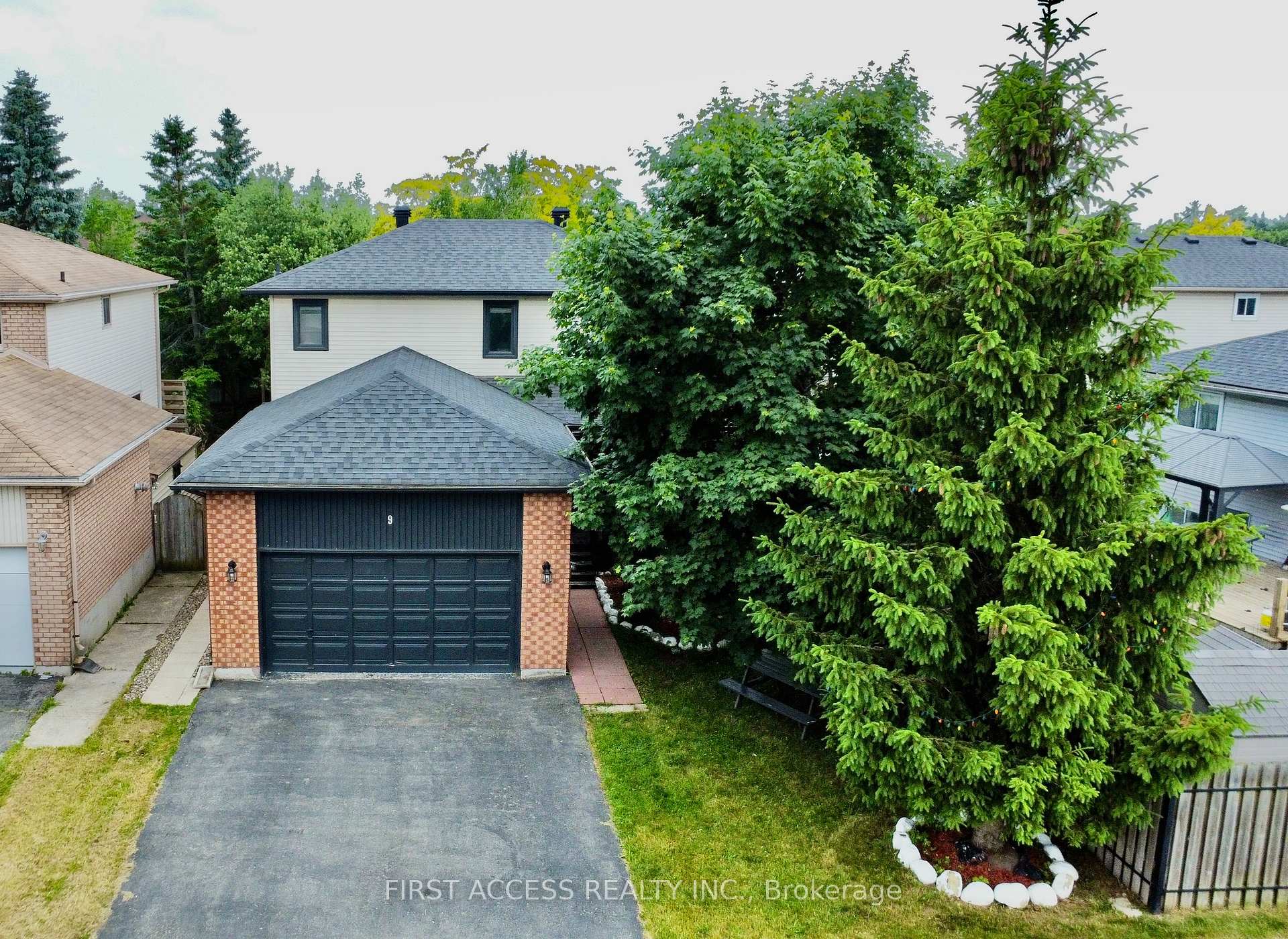 Photo 2 of 9 Rosenfeld Drive, Barrie, Grove East — HOMEH