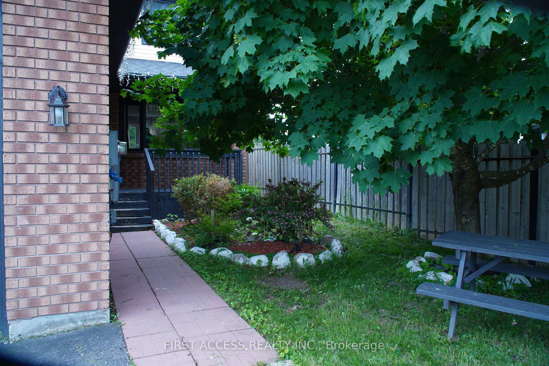 Photo 3 of 9 Rosenfeld Drive, Barrie, Grove East — HOMEH