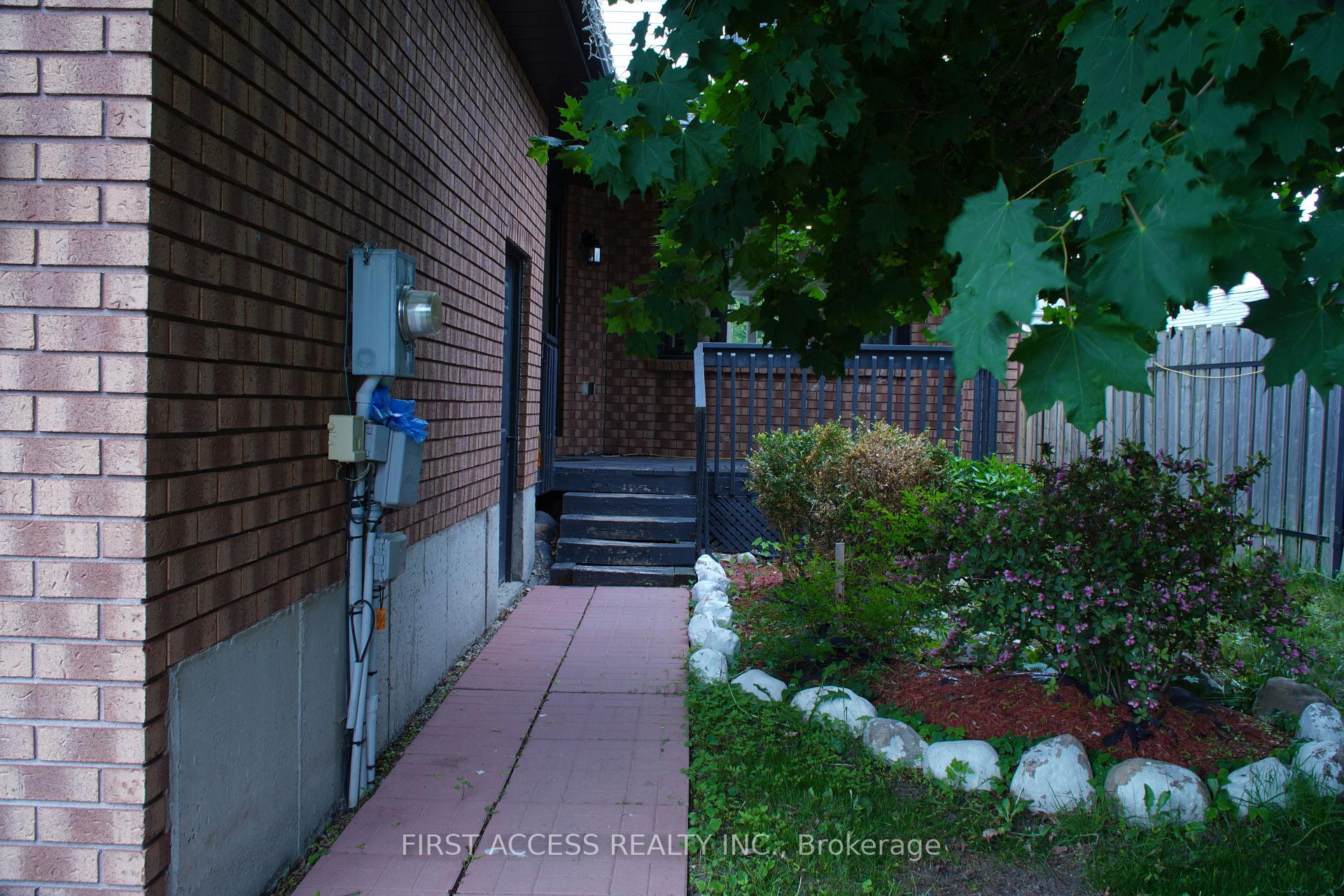 Photo 4 of 9 Rosenfeld Drive, Barrie, Grove East — HOMEH