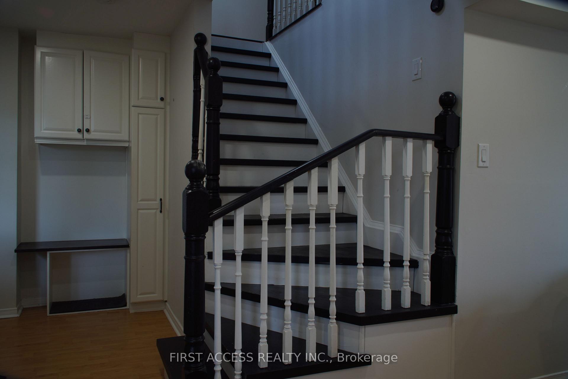 Photo 6 of 9 Rosenfeld Drive, Barrie, Grove East — HOMEH