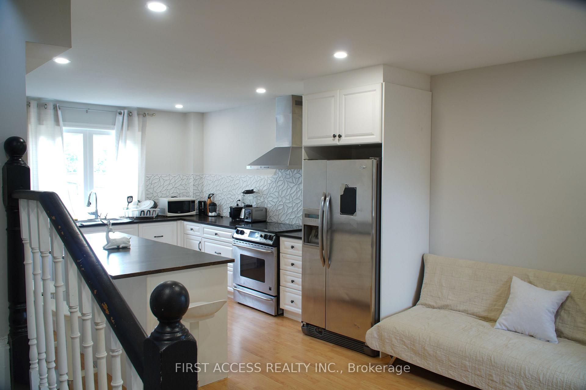 Photo 7 of 9 Rosenfeld Drive, Barrie, Grove East — HOMEH