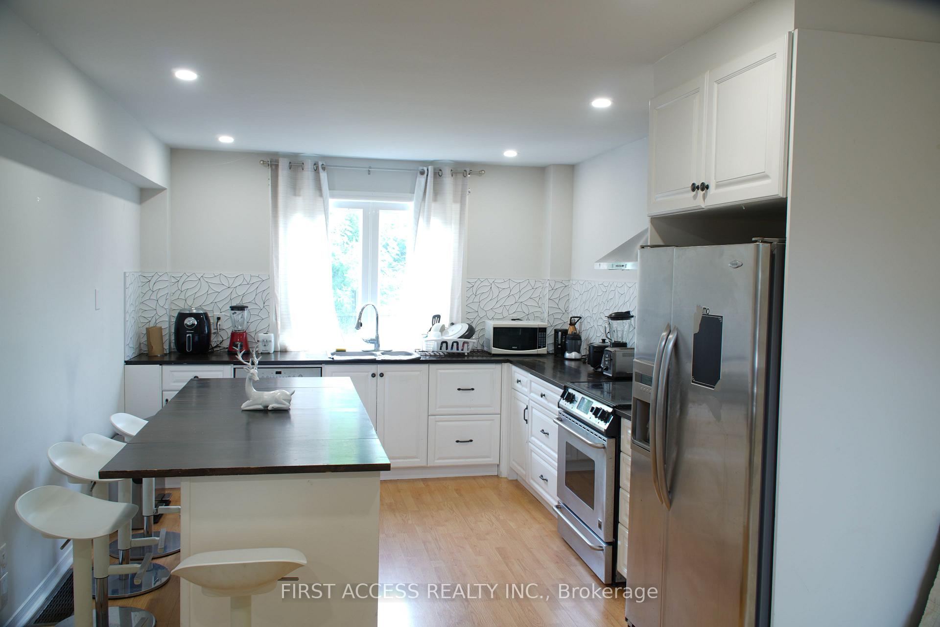Photo 8 of 9 Rosenfeld Drive, Barrie, Grove East — HOMEH