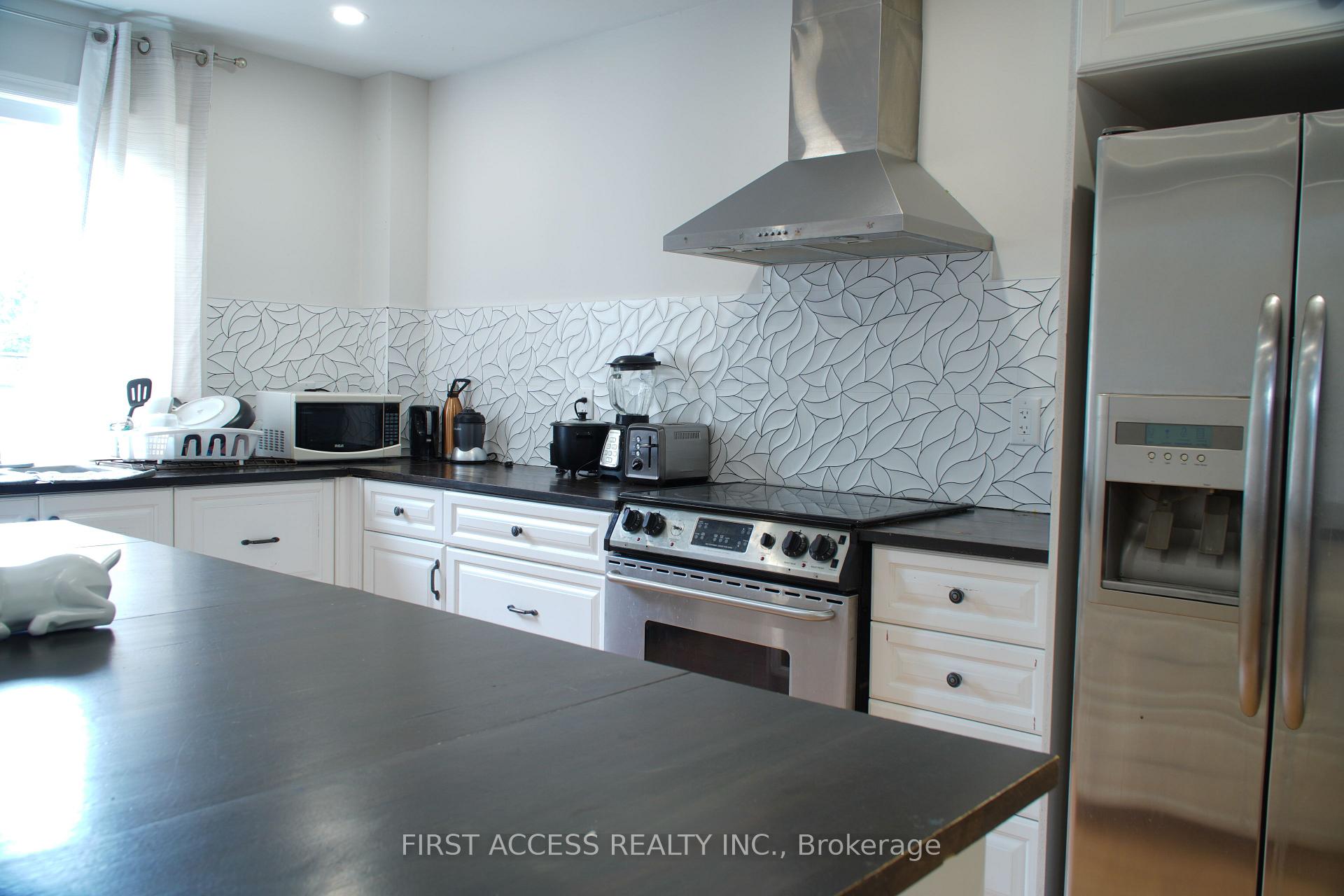 Photo 10 of 9 Rosenfeld Drive, Barrie, Grove East — HOMEH
