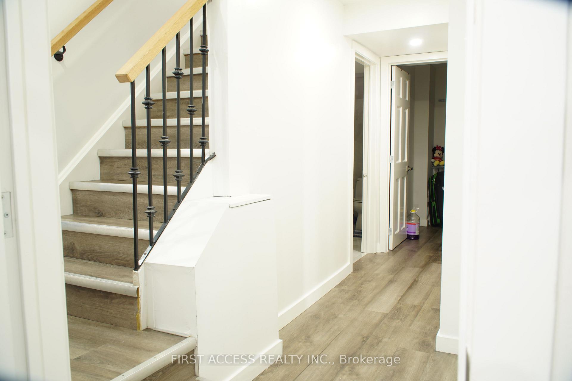 Photo 33 of 9 Rosenfeld Drive, Barrie, Grove East — HOMEH