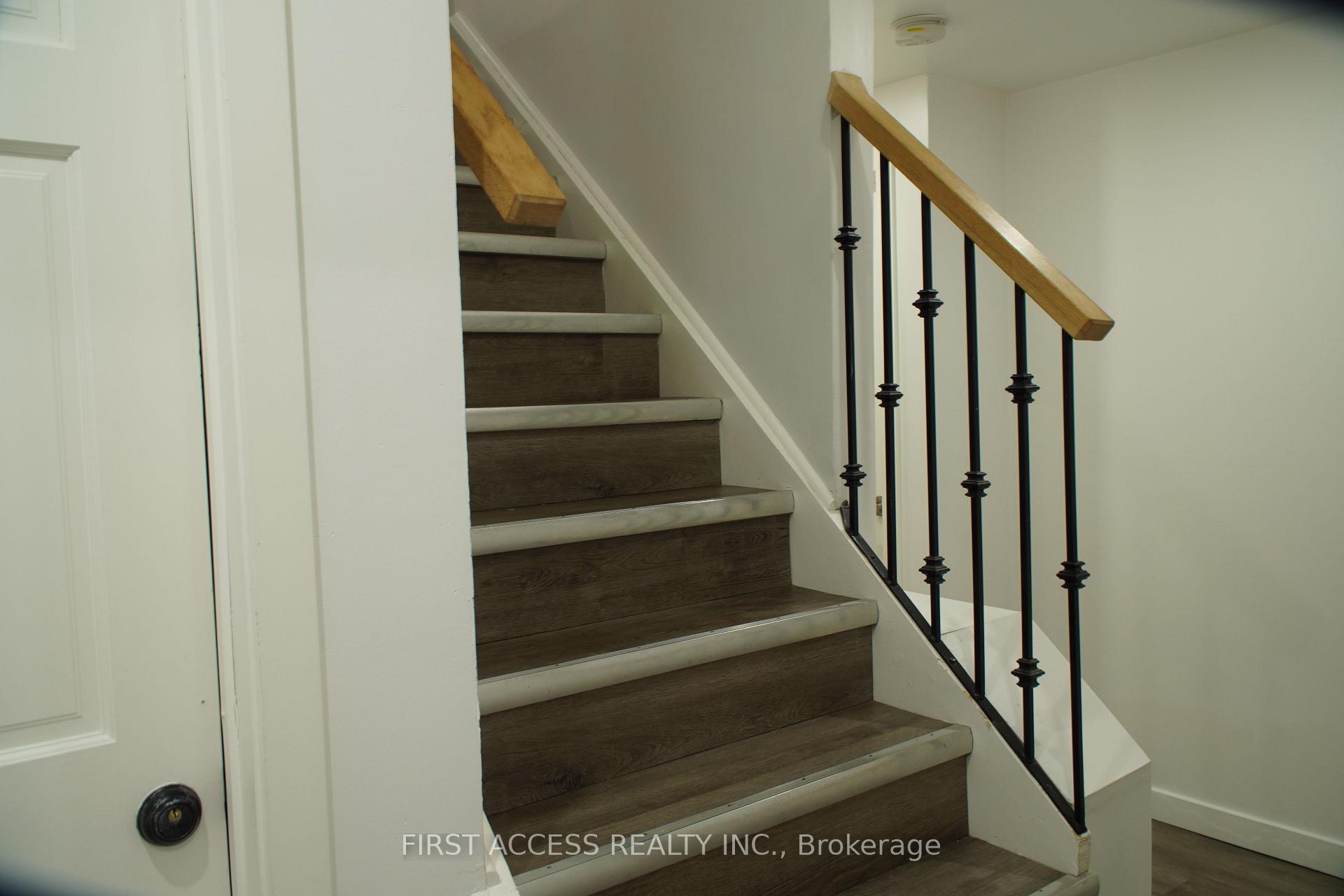 Photo 34 of 9 Rosenfeld Drive, Barrie, Grove East — HOMEH