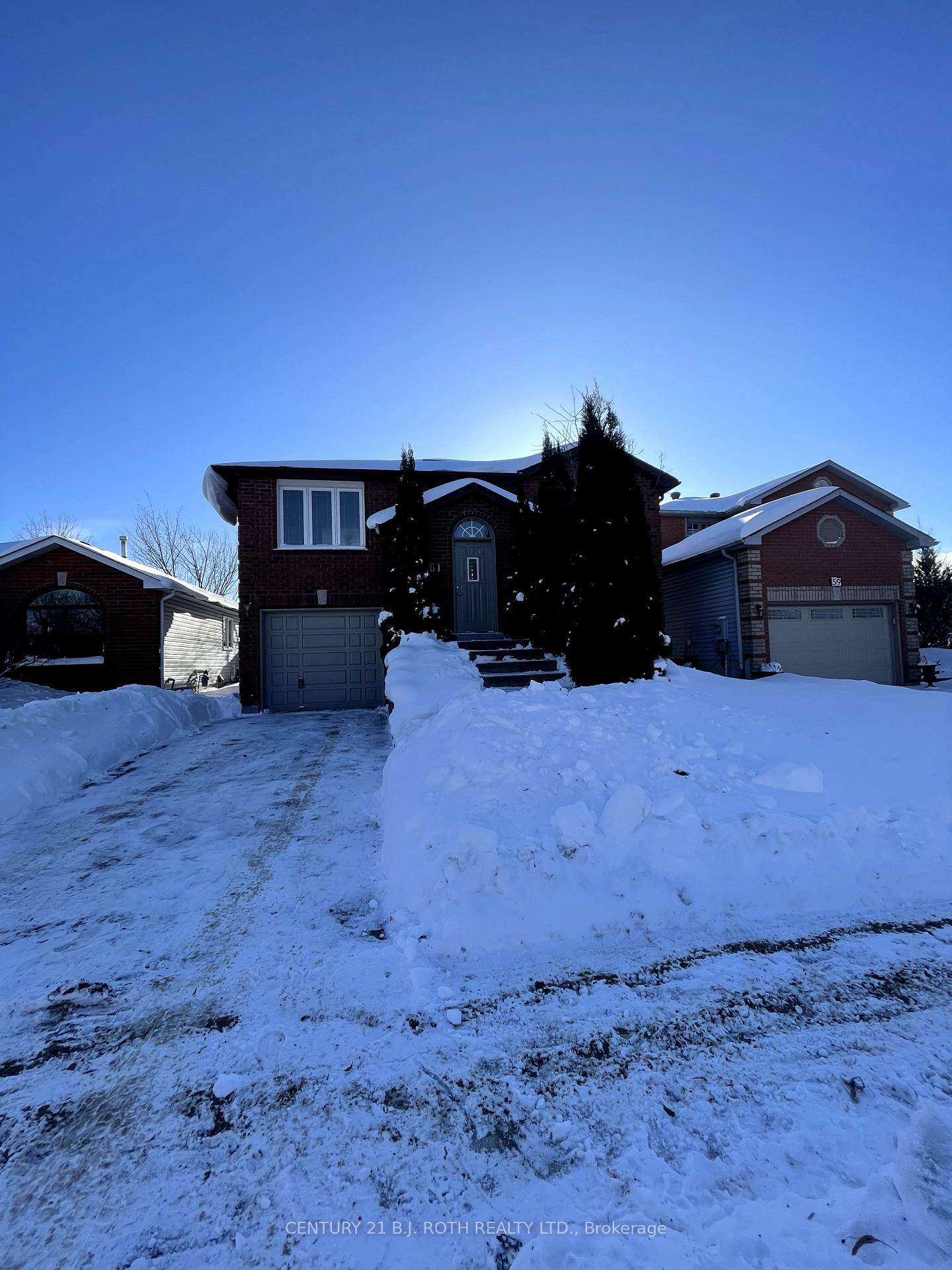 Photo 2 of 61 Arthur Avenue, Barrie, Grove East — HOMEH