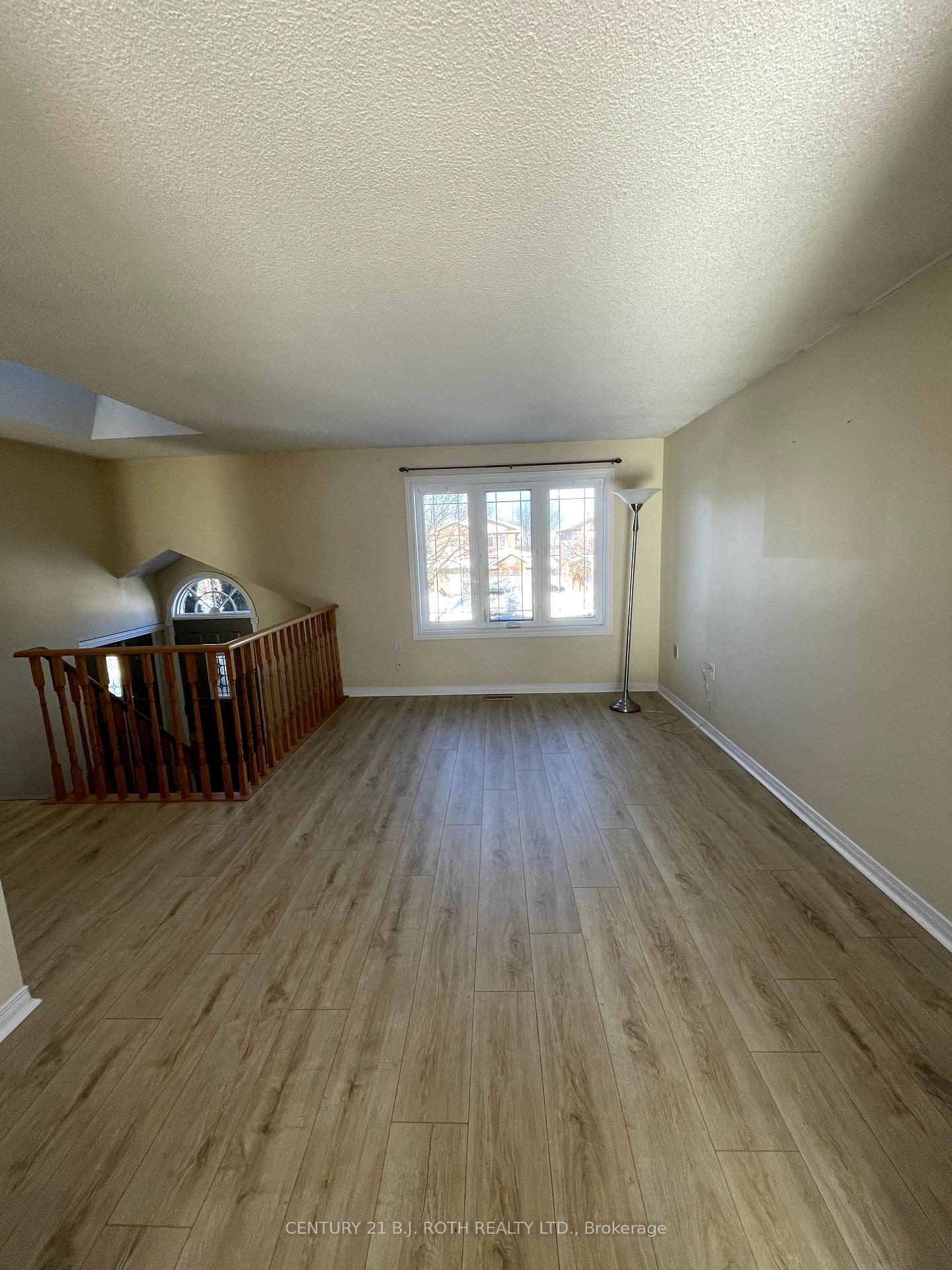 Photo 5 of 61 Arthur Avenue, Barrie, Grove East — HOMEH