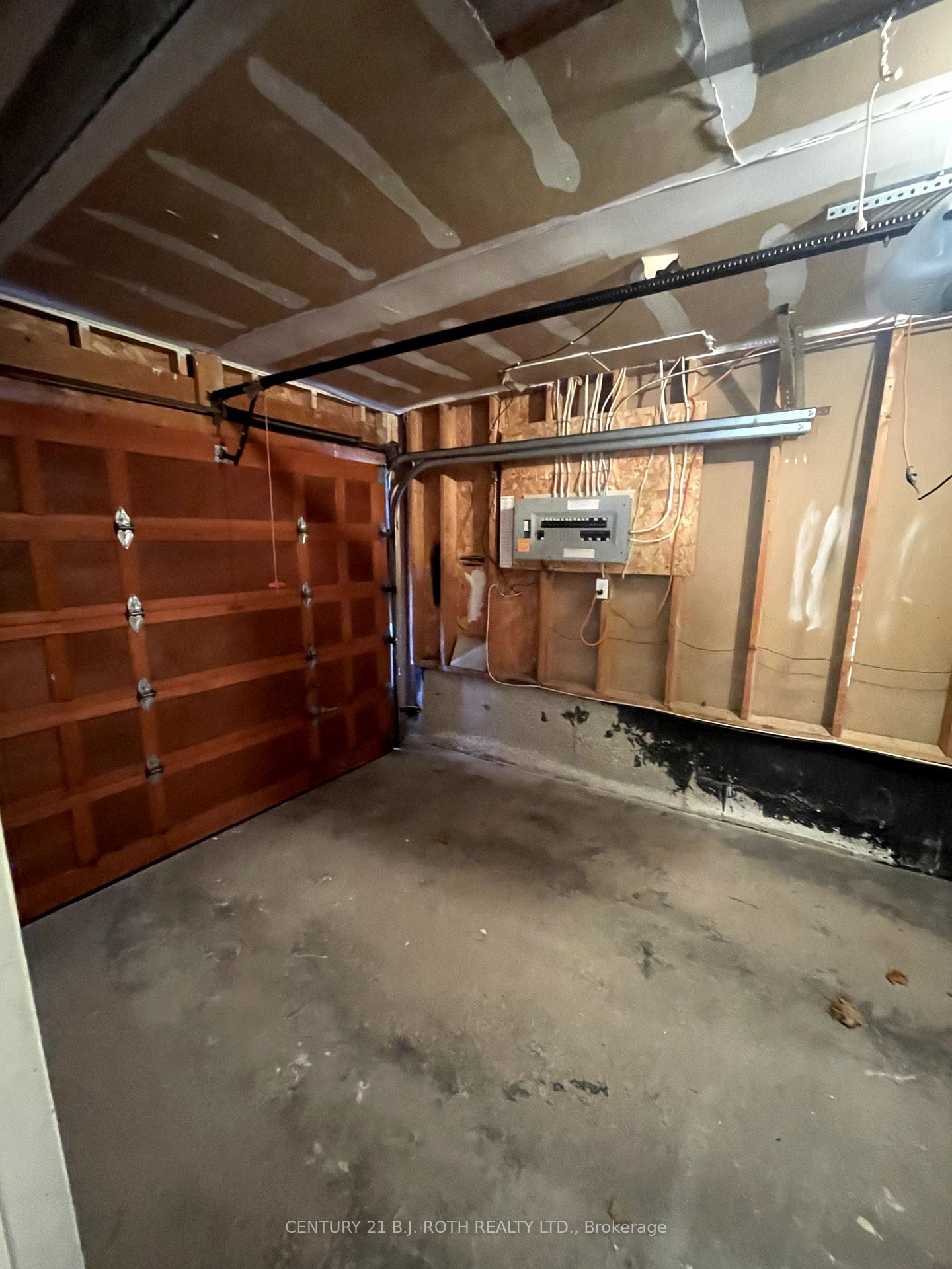 Photo 27 of 61 Arthur Avenue, Barrie, Grove East — HOMEH