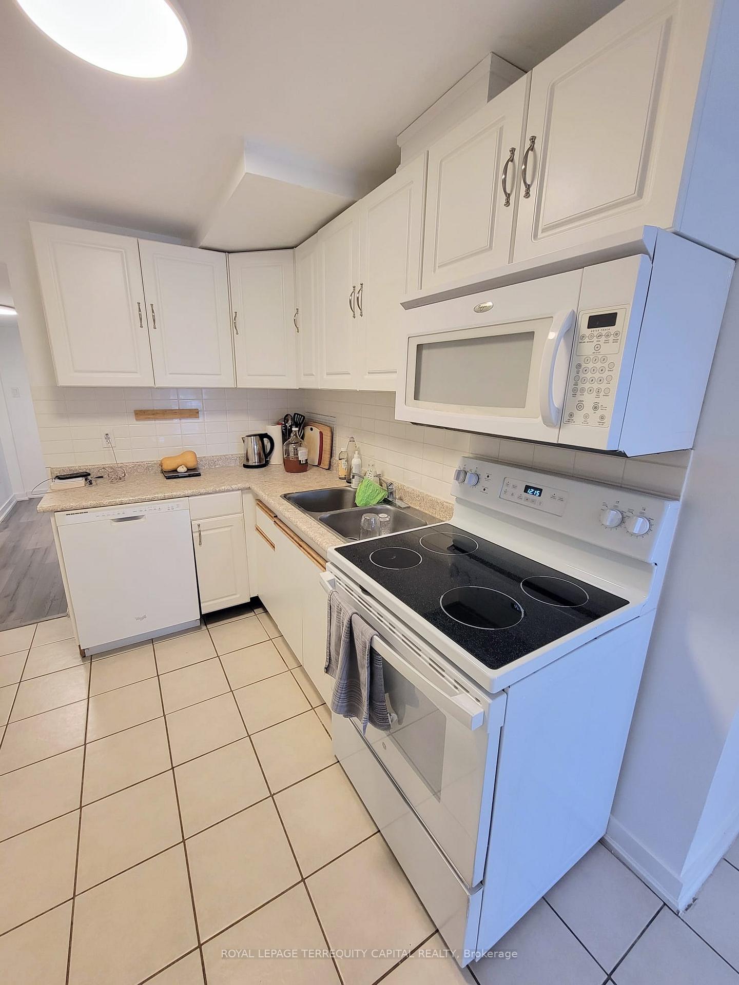 Photo 5 of Unit Lower, 1 Browning Trail, Barrie, Letitia Heights — HOMEH