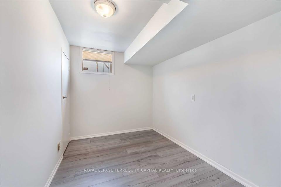 Photo 9 of Unit Lower, 1 Browning Trail, Barrie, Letitia Heights — HOMEH
