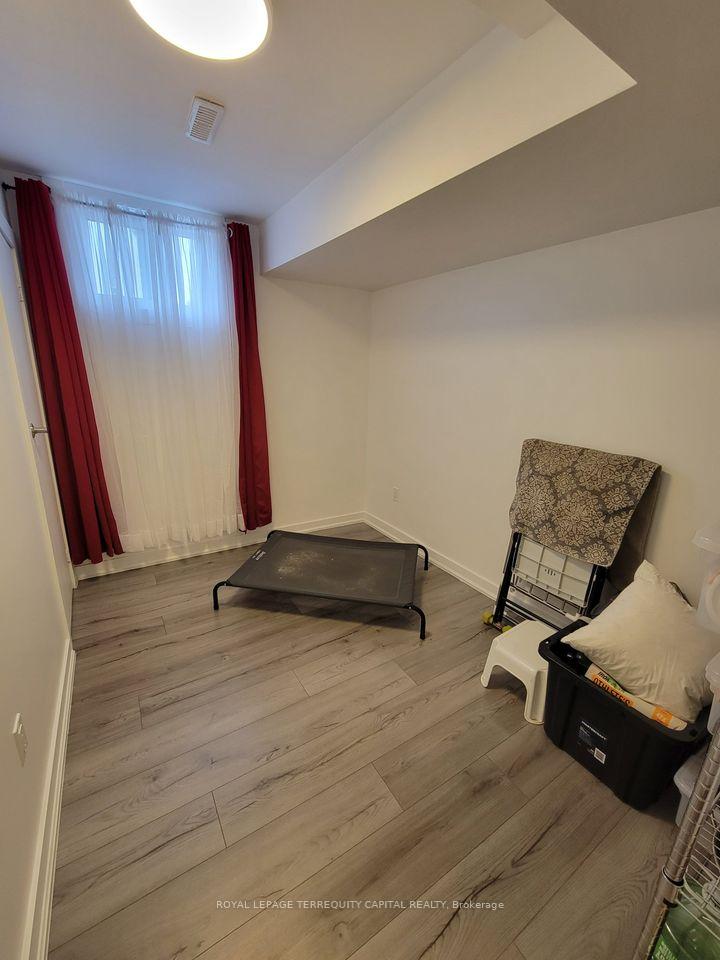 Photo 10 of Unit Lower, 1 Browning Trail, Barrie, Letitia Heights — HOMEH