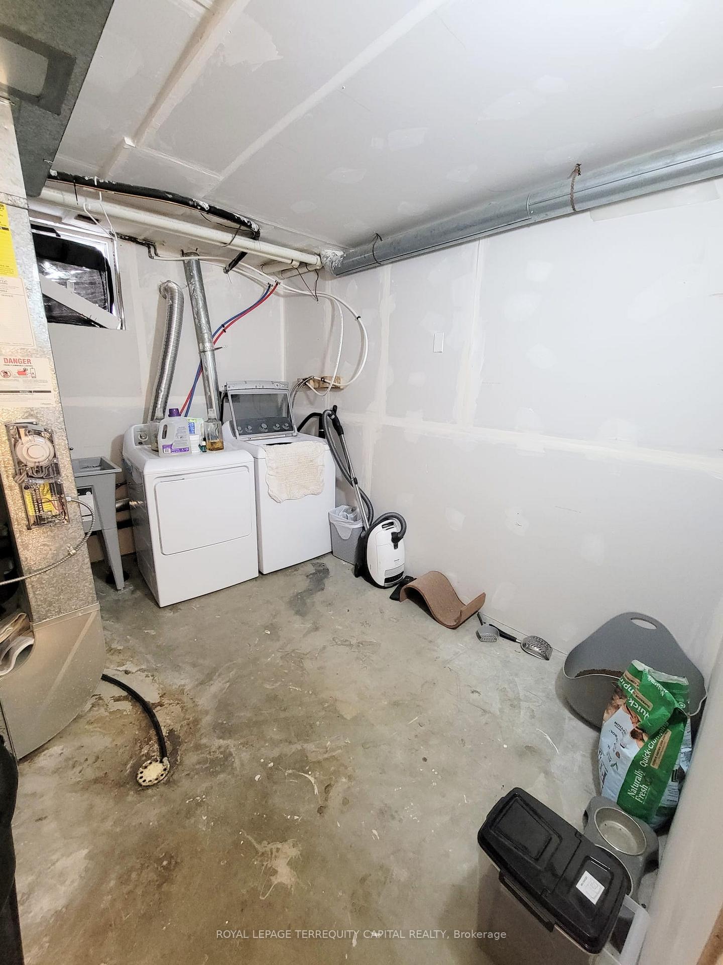 Photo 11 of Unit Lower, 1 Browning Trail, Barrie, Letitia Heights — HOMEH