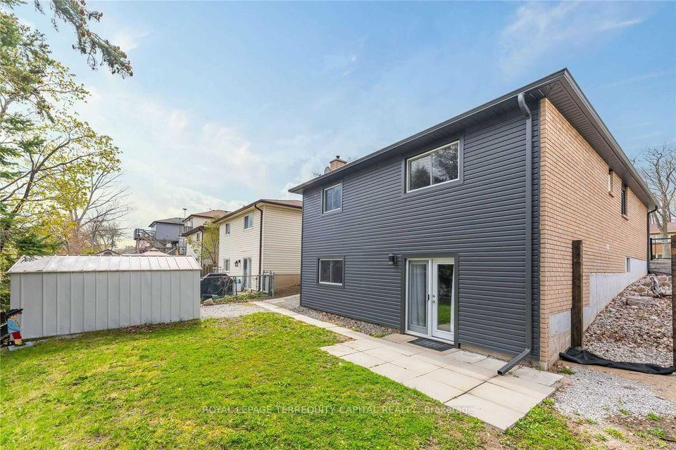 Photo 12 of Unit Lower, 1 Browning Trail, Barrie, Letitia Heights — HOMEH