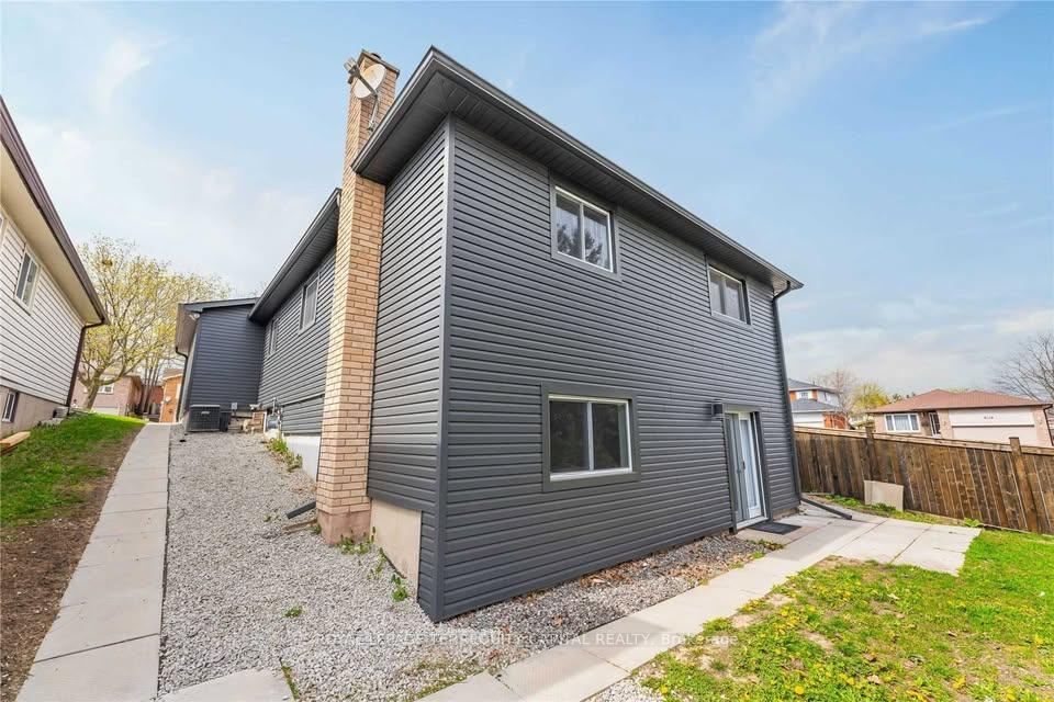 Photo 13 of Unit Lower, 1 Browning Trail, Barrie, Letitia Heights — HOMEH
