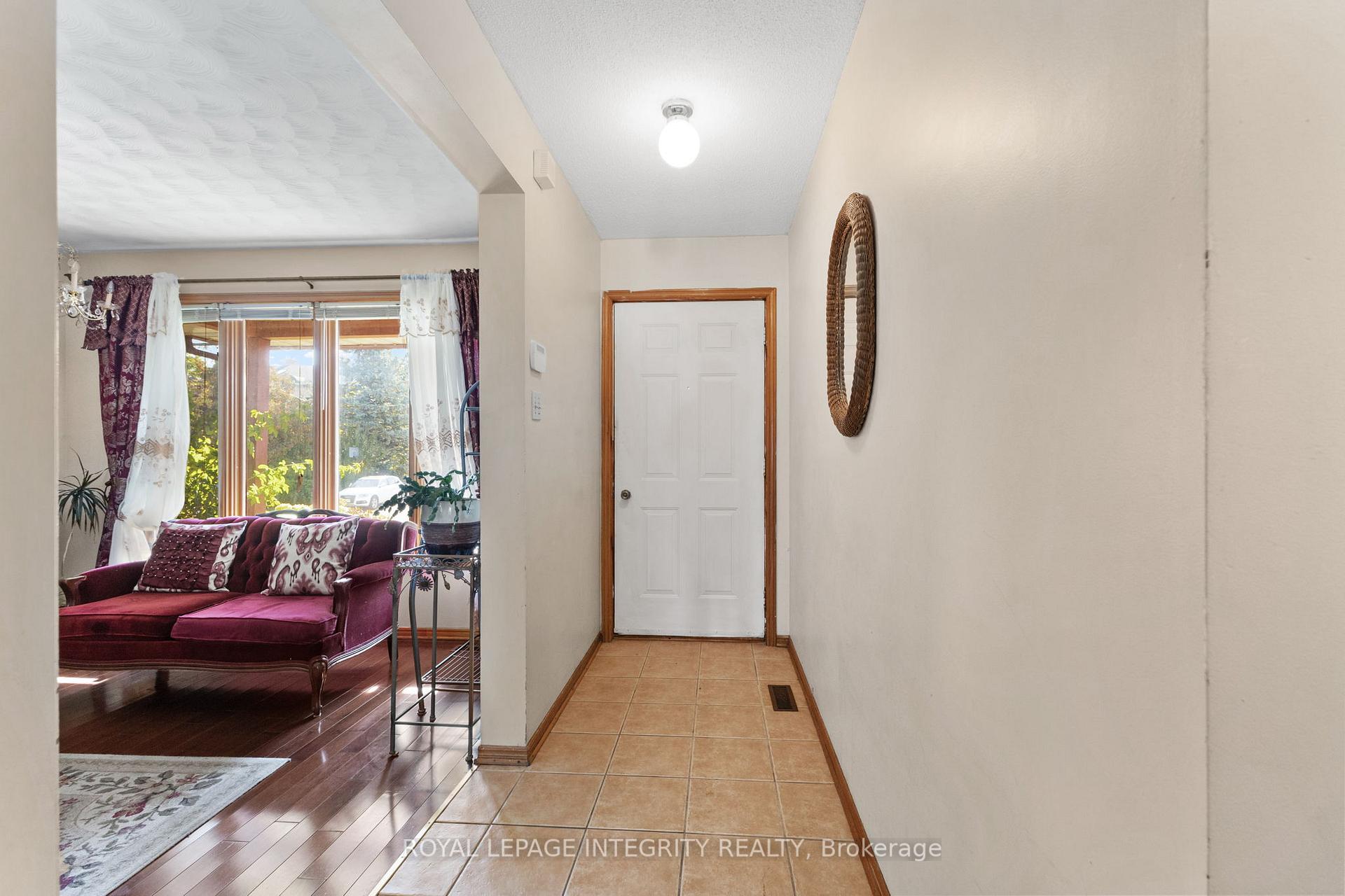 Photo 3 of 1499 Goth Avenue, Ottawa, Sawmill Creek/Timbermill — HOMEH