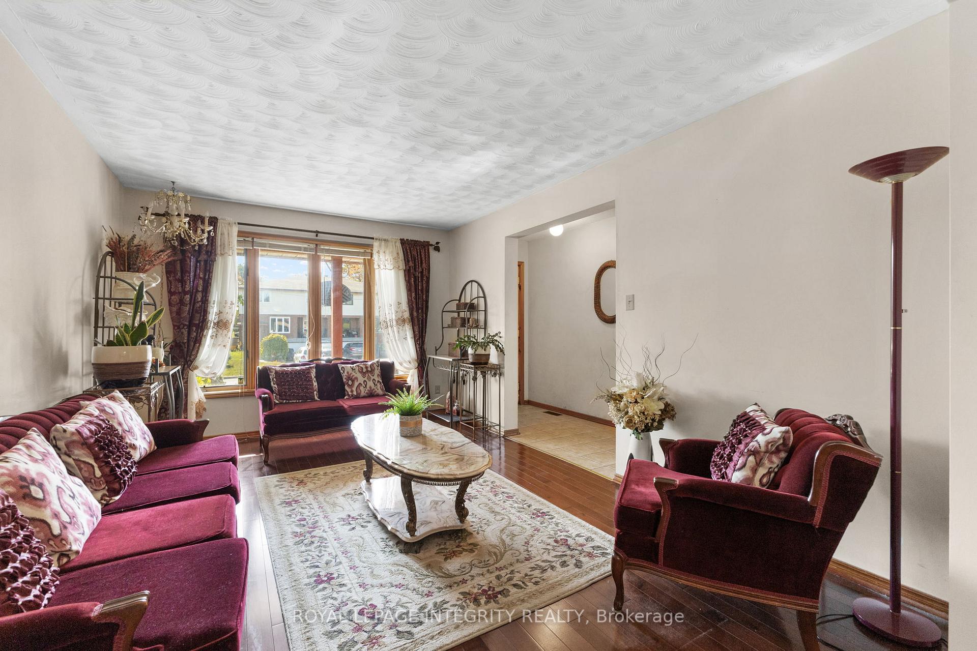 Photo 7 of 1499 Goth Avenue, Ottawa, Sawmill Creek/Timbermill — HOMEH