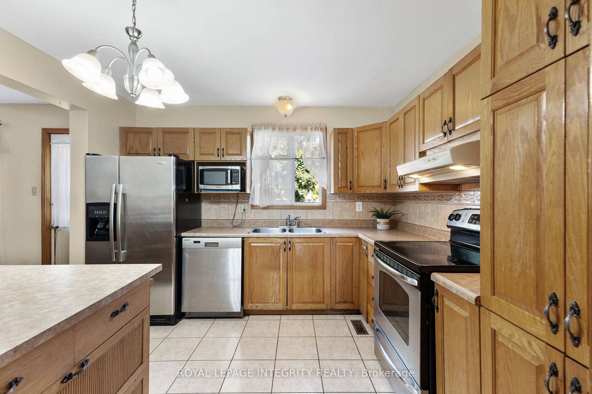 Photo 8 of 1499 Goth Avenue, Ottawa, Sawmill Creek/Timbermill — HOMEH
