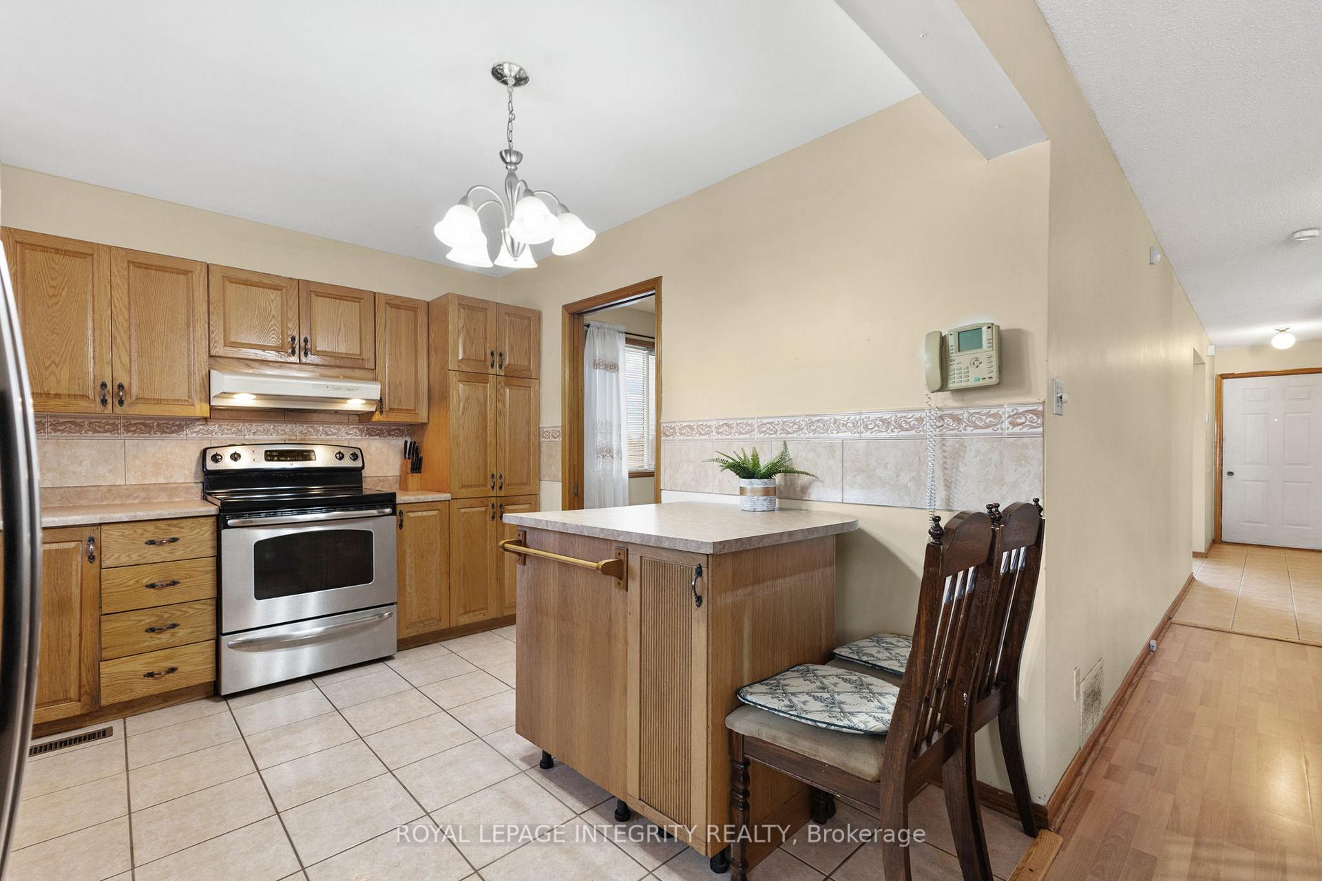 Photo 10 of 1499 Goth Avenue, Ottawa, Sawmill Creek/Timbermill — HOMEH