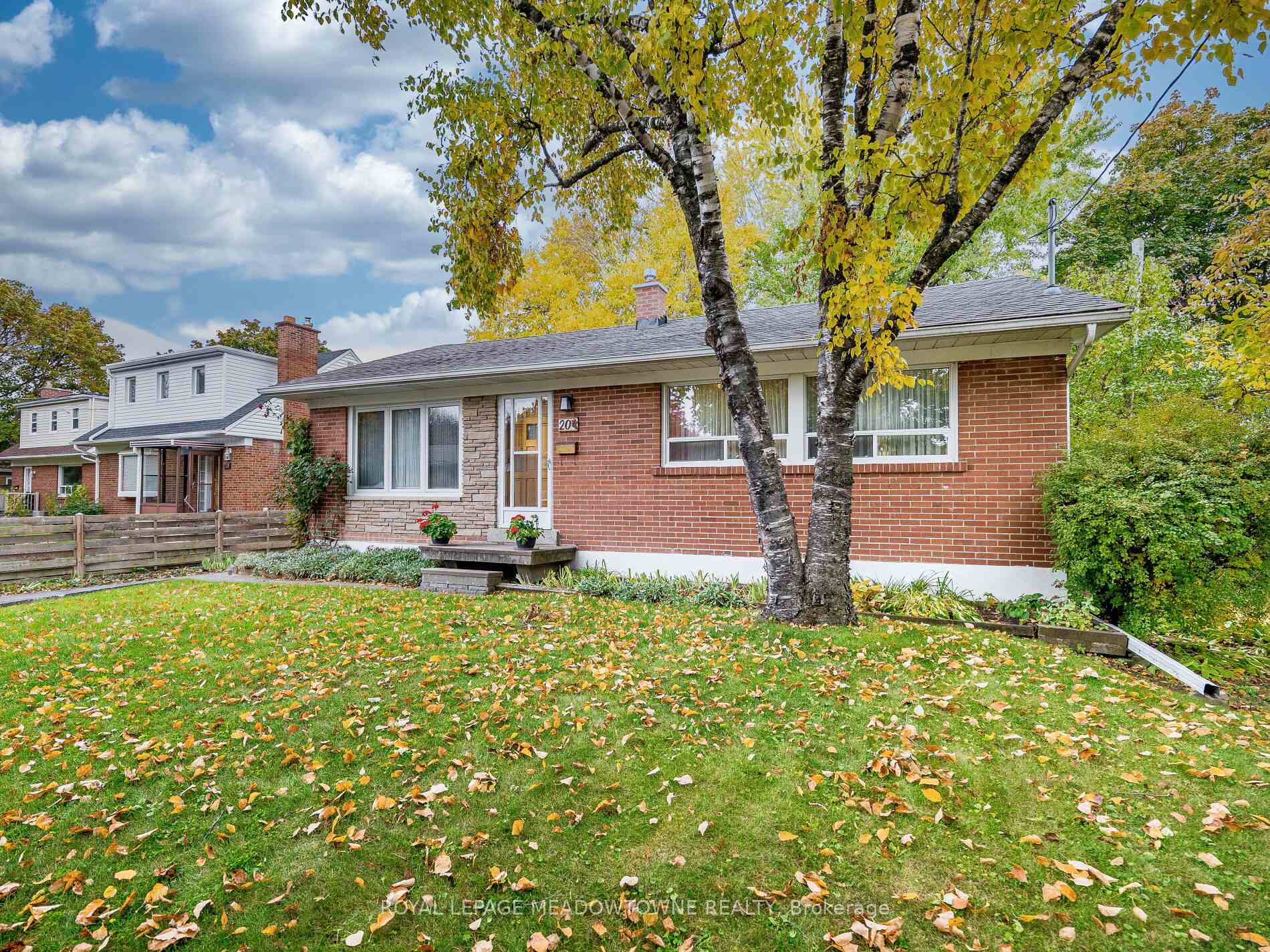 Photo 5 of 20 Erlesmere Avenue, Brampton, Brampton East — HOMEH