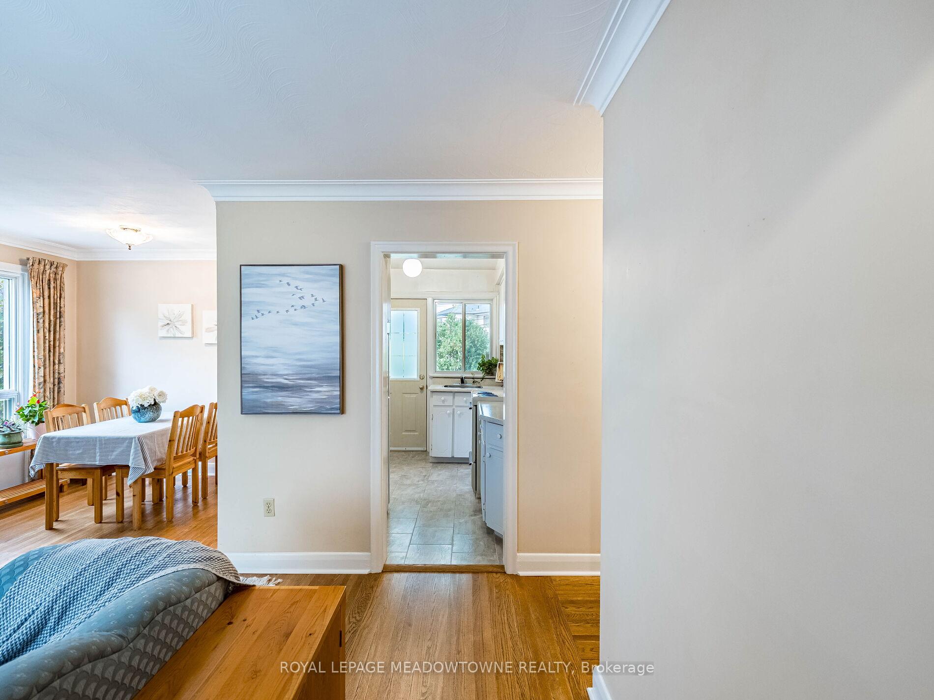Photo 10 of 20 Erlesmere Avenue, Brampton, Brampton East — HOMEH