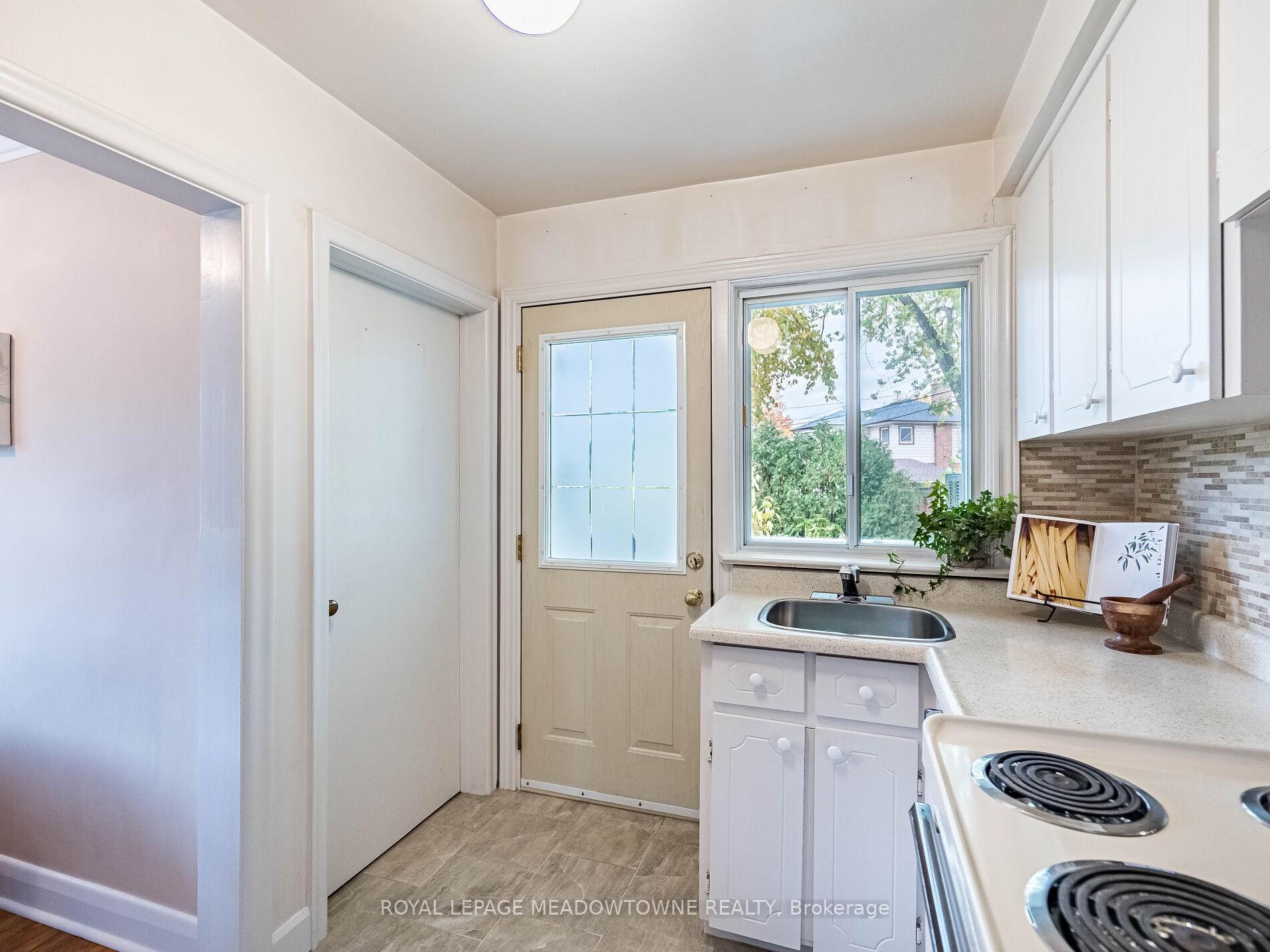 Photo 15 of 20 Erlesmere Avenue, Brampton, Brampton East — HOMEH