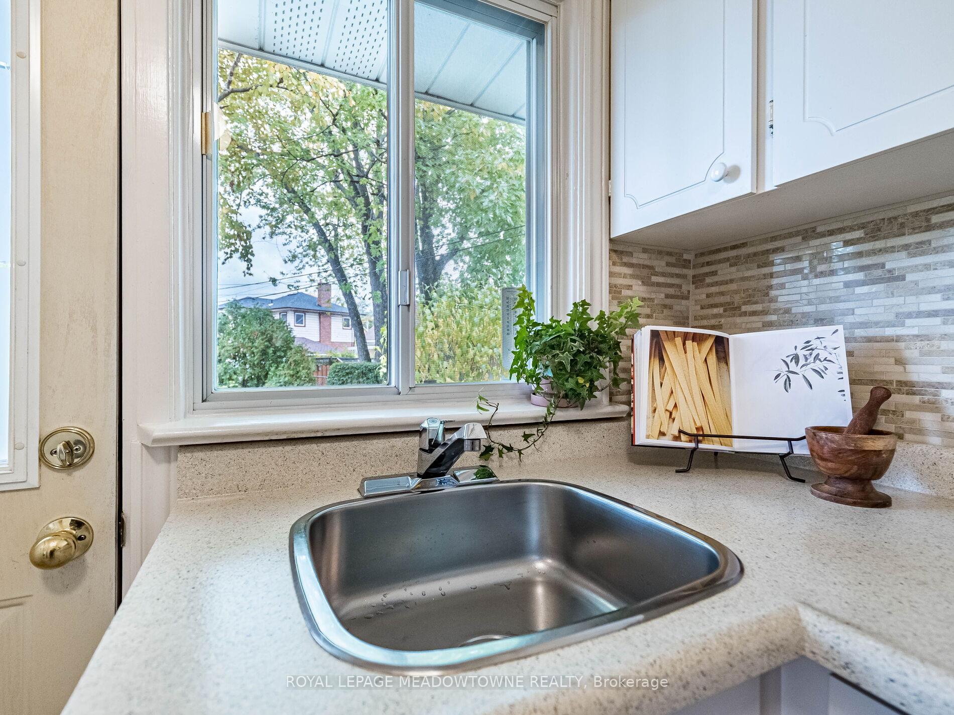 Photo 23 of 20 Erlesmere Avenue, Brampton, Brampton East — HOMEH