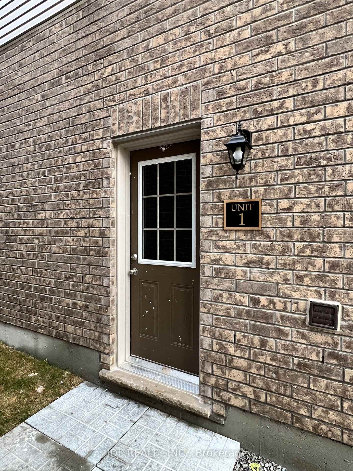 Photo 1 of Unit 1 26 Hylton Drive, Barrie, Rural Barrie Southeast — HOMEH