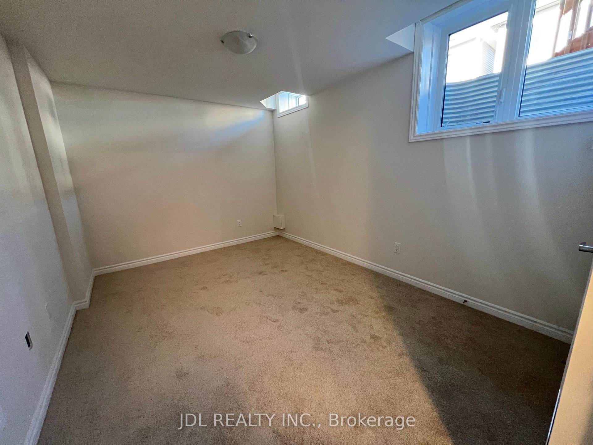 Photo 3 of Unit 1 26 Hylton Drive, Barrie, Rural Barrie Southeast — HOMEH
