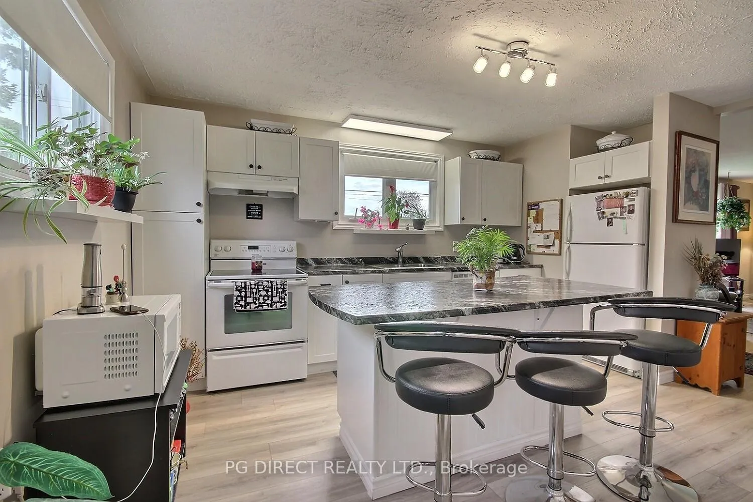 Photo 4 of 28 Dufferin Street, Brighton, Brighton (Town) — HOMEH