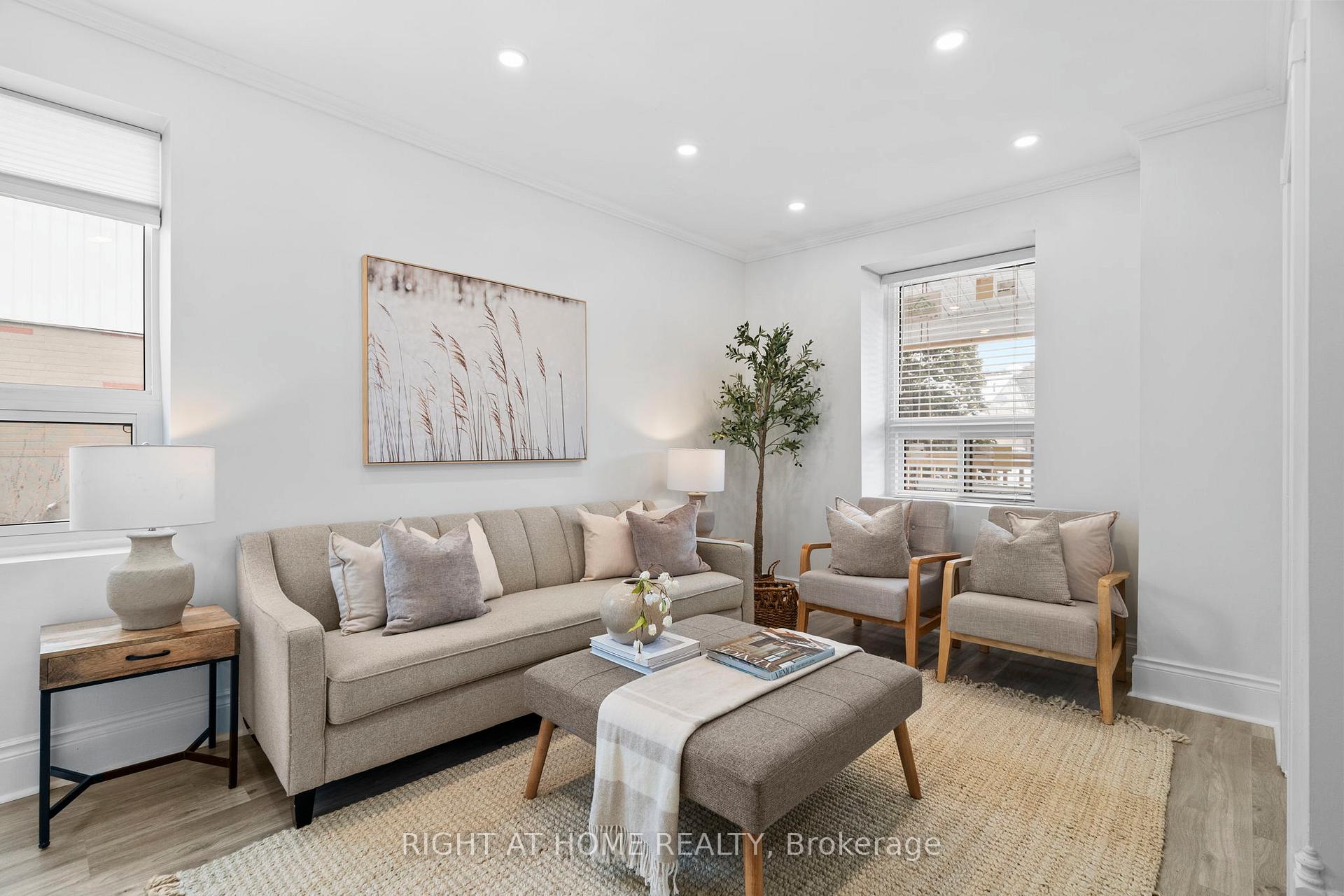 Photo 4 of 110 Ontario Street, Clarington, Bowmanville — HOMEH