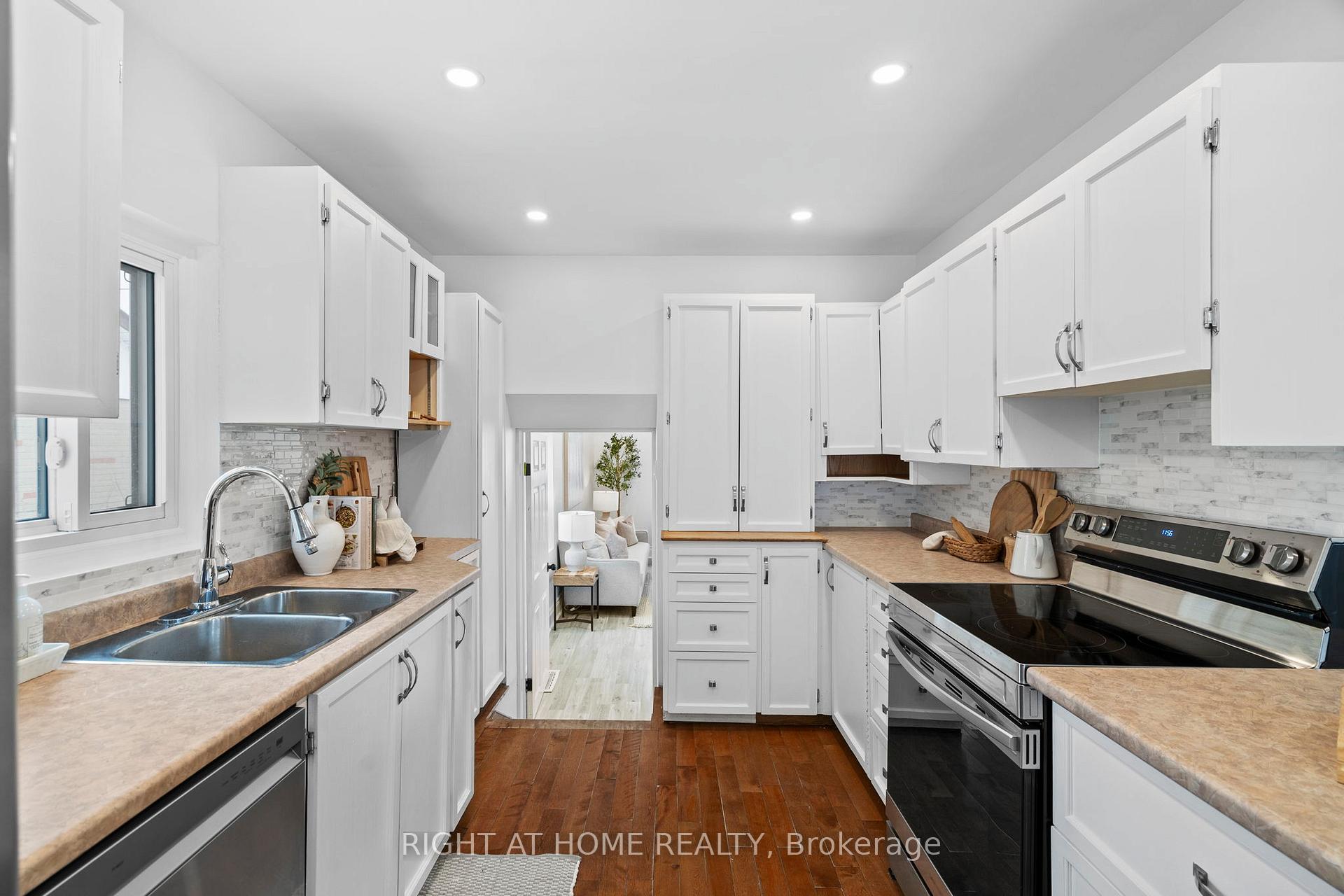 Photo 9 of 110 Ontario Street, Clarington, Bowmanville — HOMEH